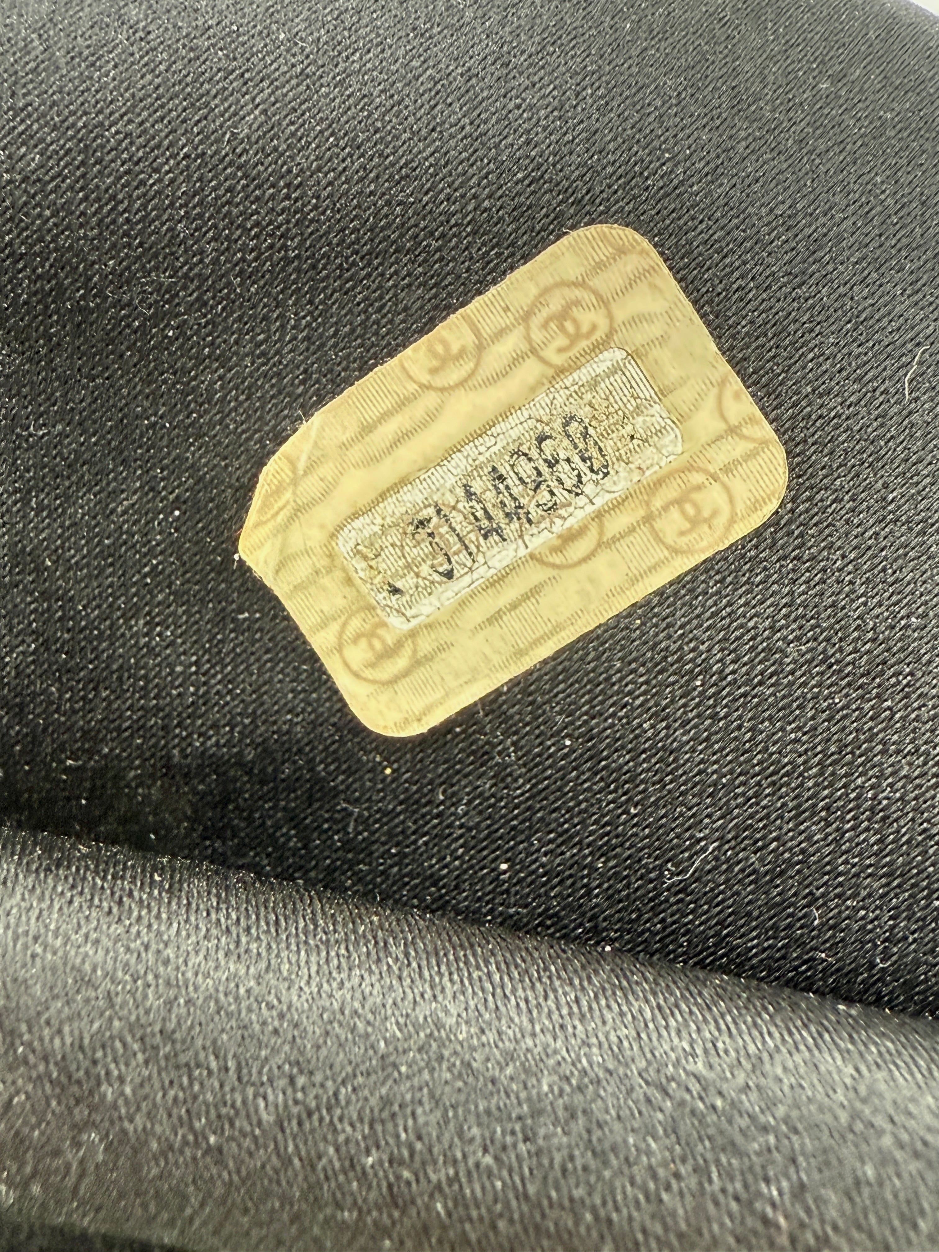 Chanel Caviar Leather CC Shoulder Bag Series 3 1994-1996 - Pre Owned Authentic