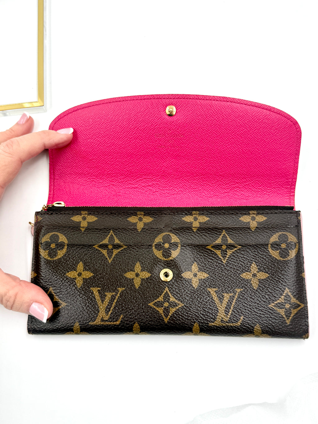 LOUIS VUITTON  Monogram Bloom Flower Emilie Wallet with Added Chain and Insert Pre Owned Authentic