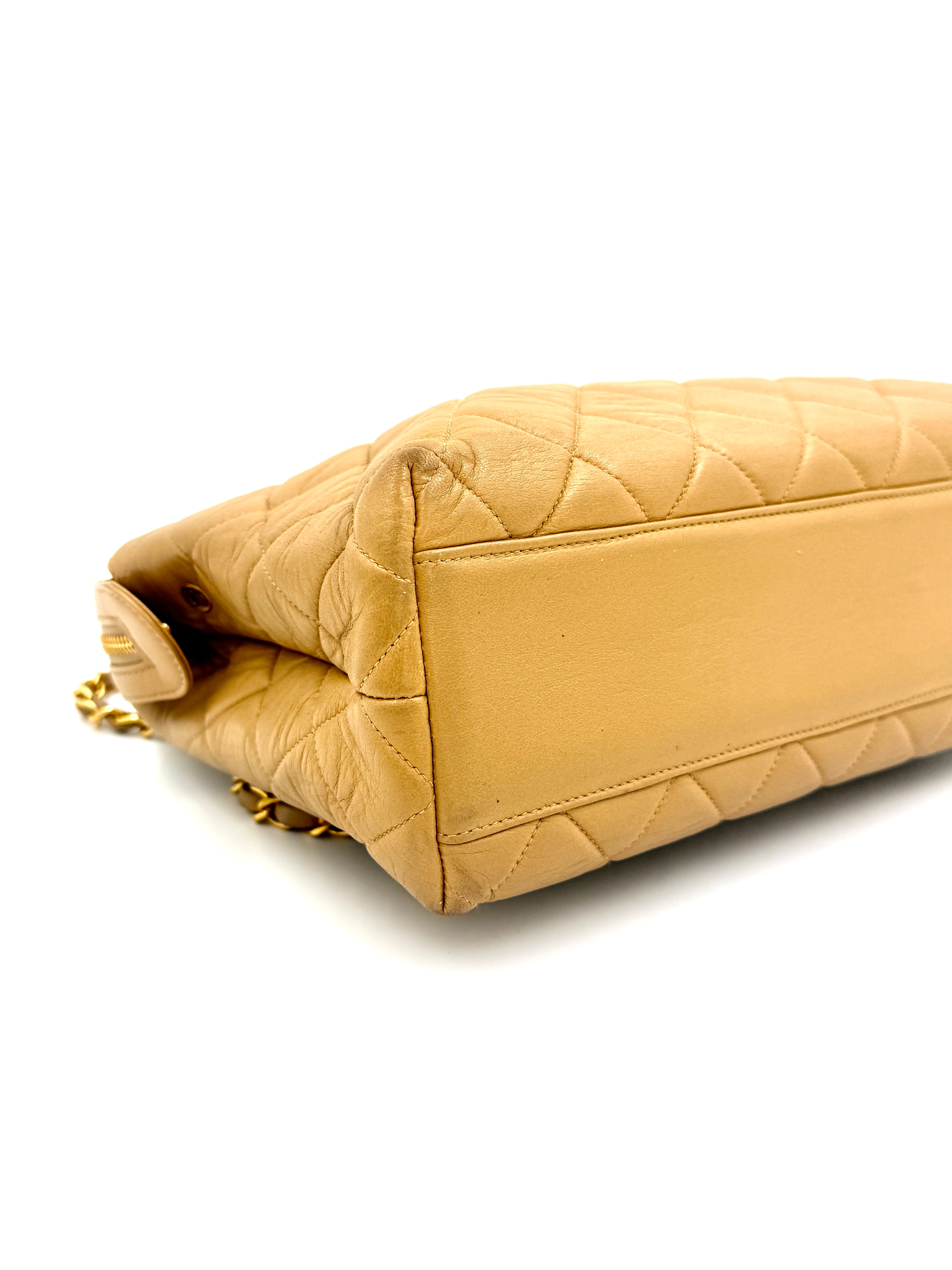 Pre-Owned Chanel Vintage Petite Shopping Tote In Beige Lambskin - Authenticated