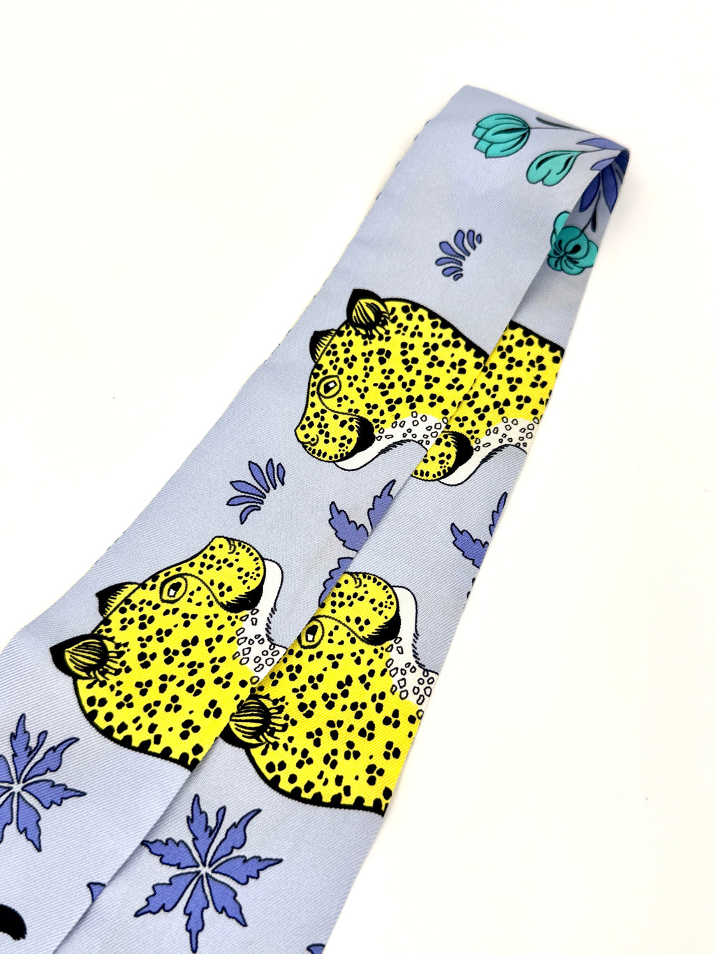 Hermès Les Leopards Silk Twilly Pristine - Pre Owned Authentic
