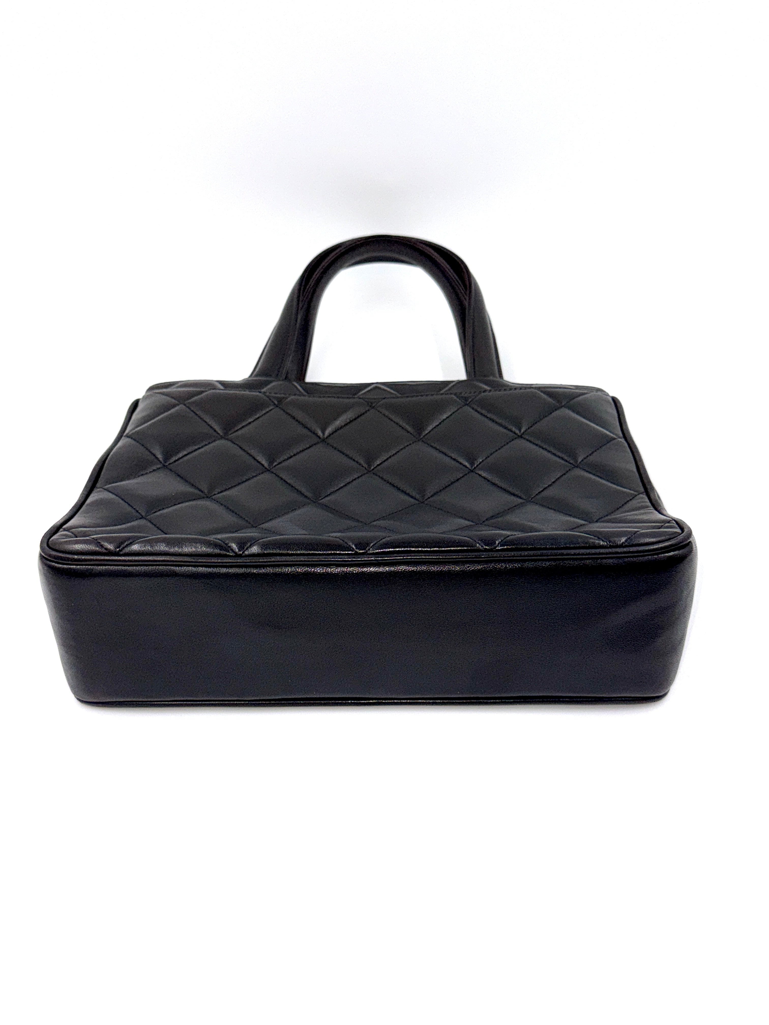 Pre-Owned Chanel Vintage Turnlock Matelasse Tote with 24k Gold Plated Hardware Series 3 1994-1996 - Authenticated