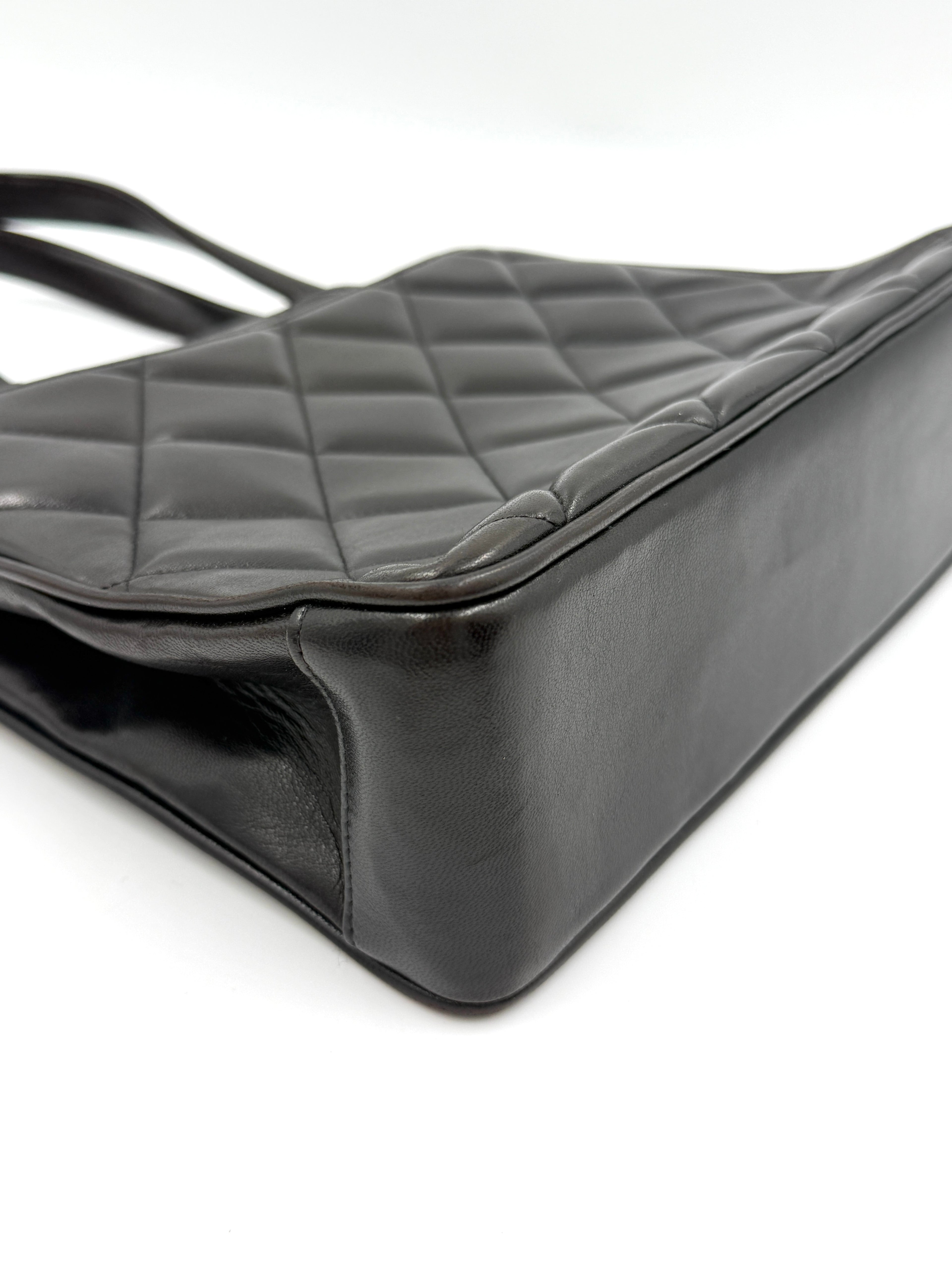 Pre-Owned Chanel Vintage Turnlock Matelasse Tote with 24k Gold Plated Hardware Series 3 1994-1996 - Authenticated