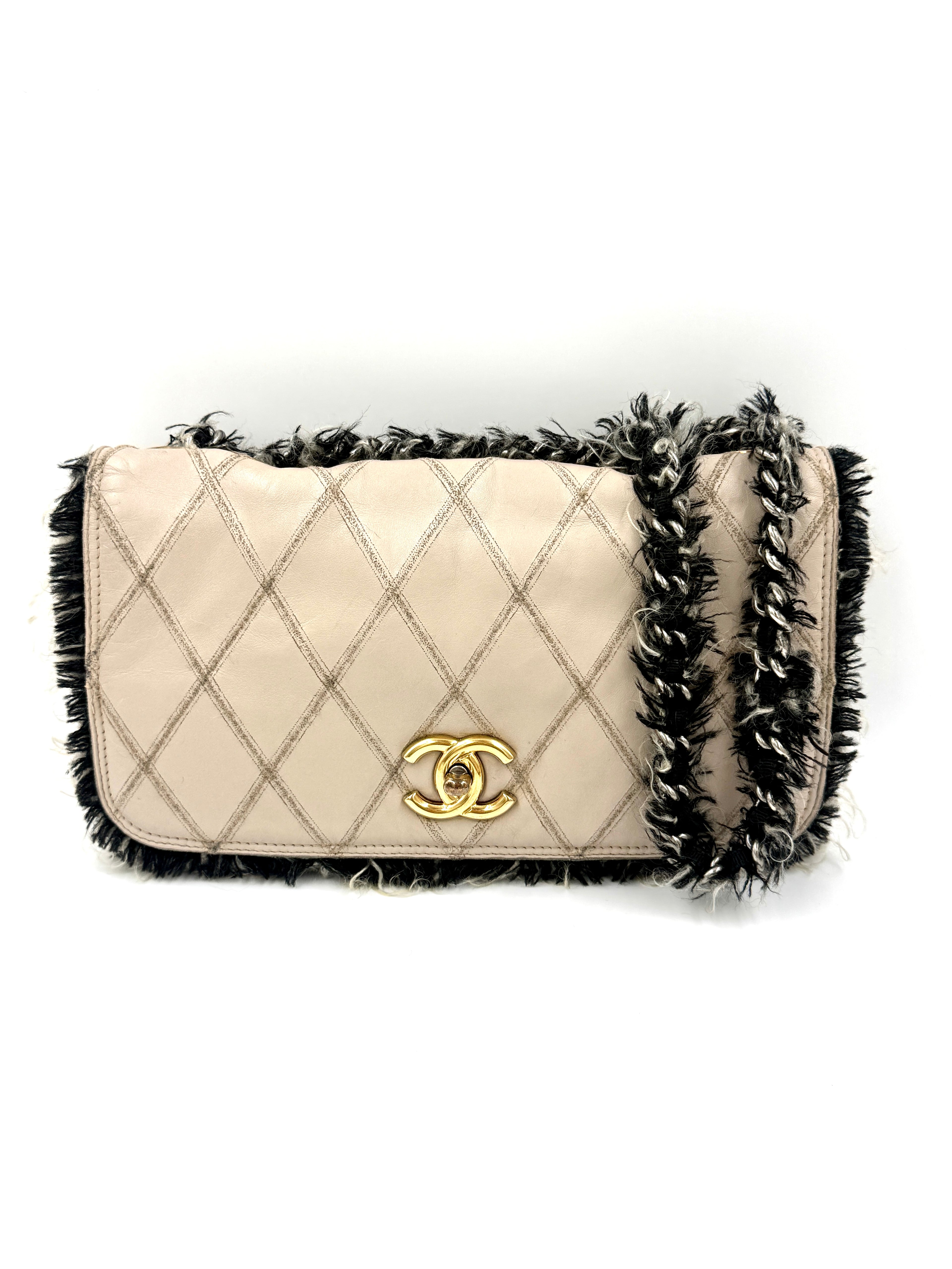 Chanel Trendy CC Leather and Tweed Shoulder/Crossbody Bag Ivory and Black Pre-Owned Authentic