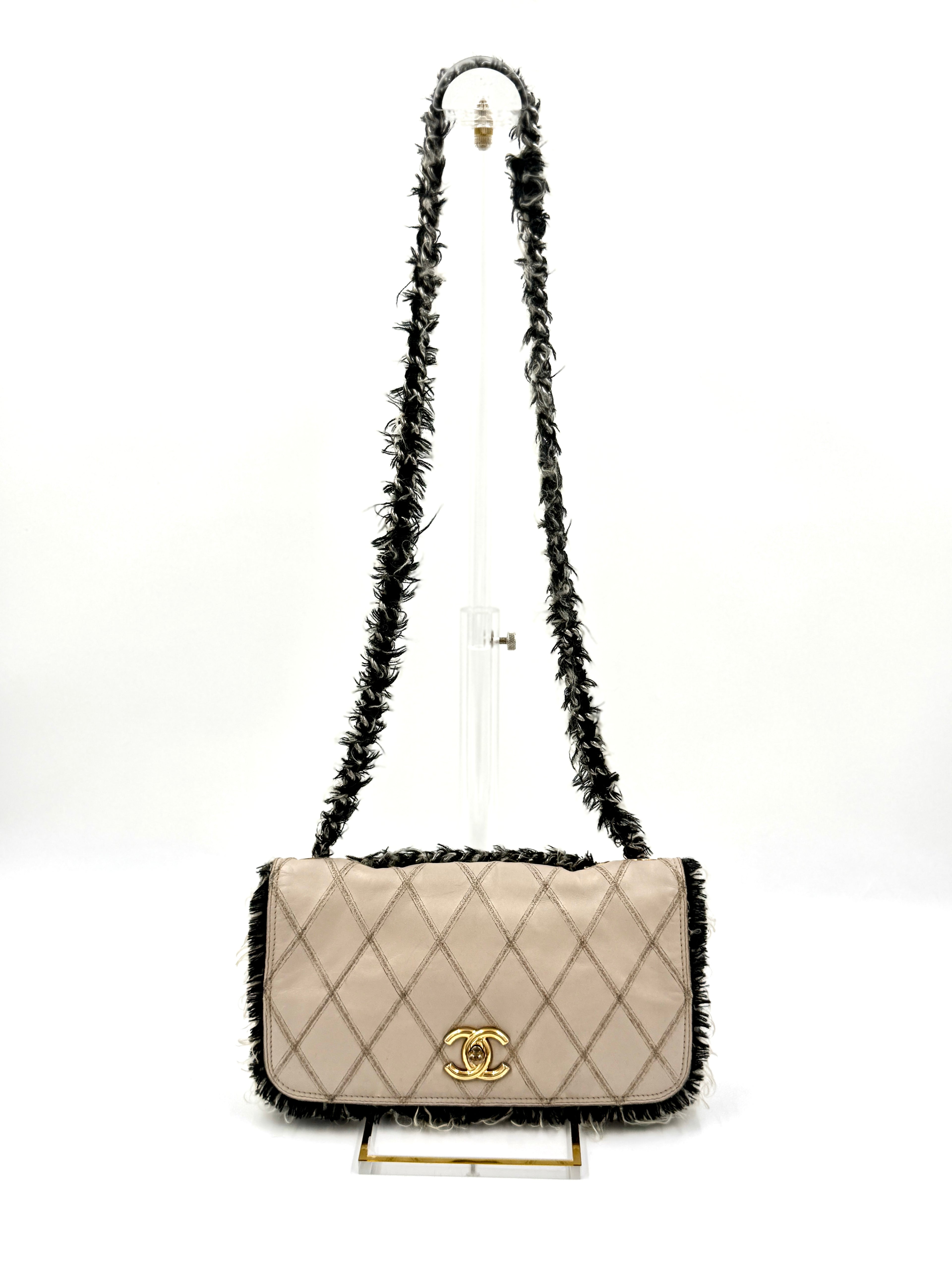 Chanel Trendy CC Leather and Tweed Shoulder/Crossbody Bag Ivory and Black Pre-Owned Authentic