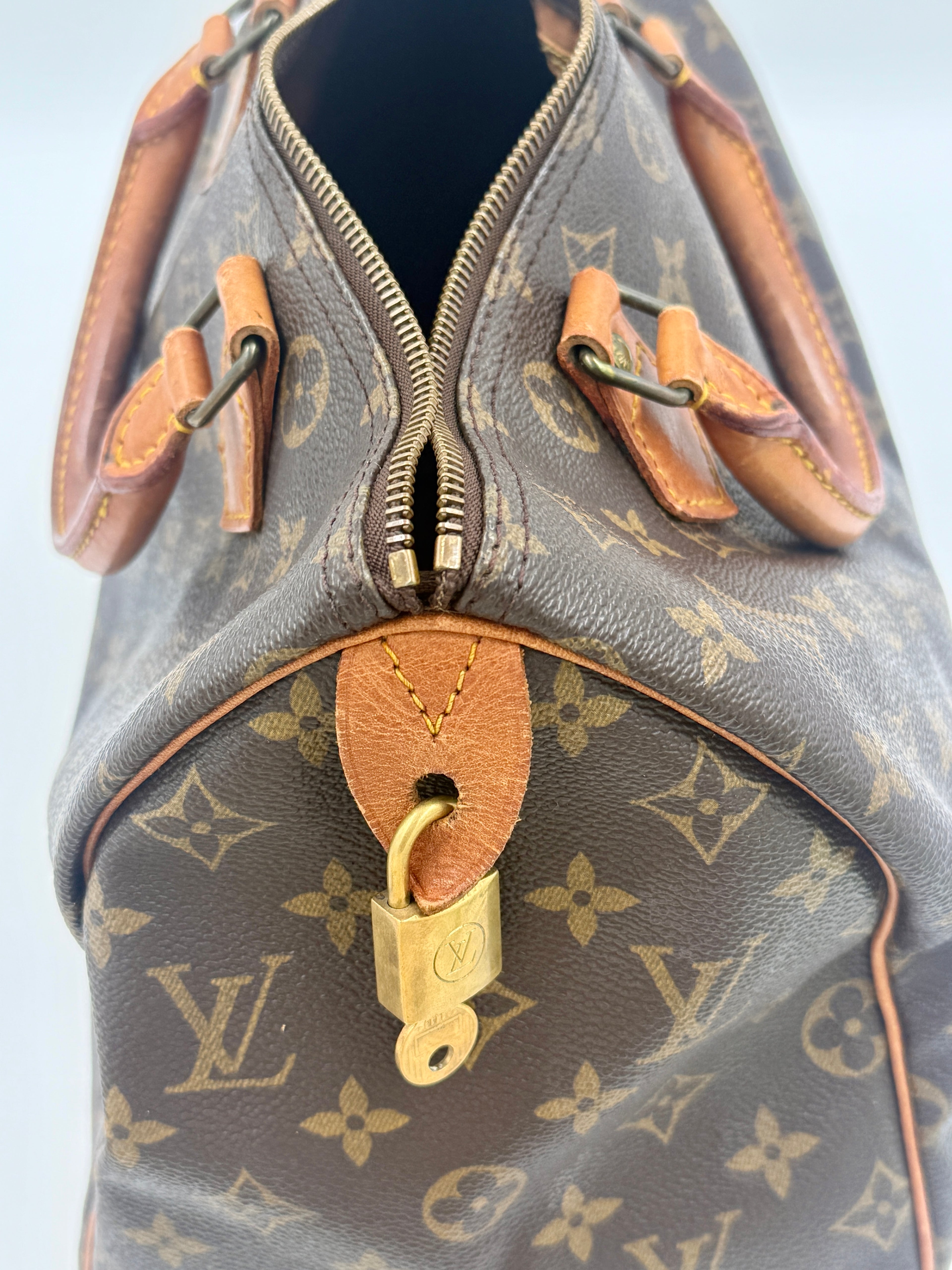 Louis Vuitton Vintage Monogram Speedy 30 - Pre-Owned Authentic
