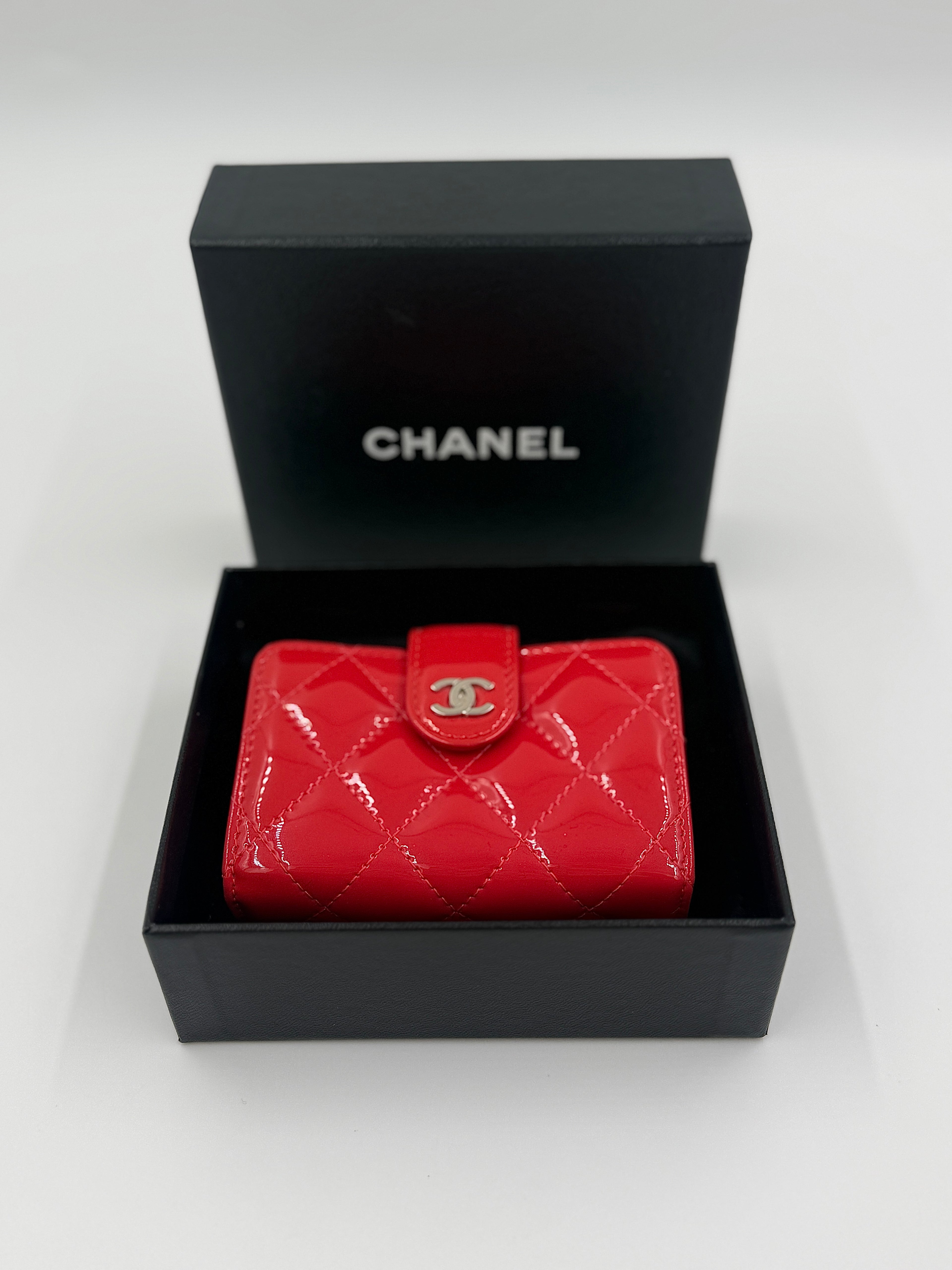 Chanel Red Patent Leather Quilted Card Holder Like New Pre Owned Authentic