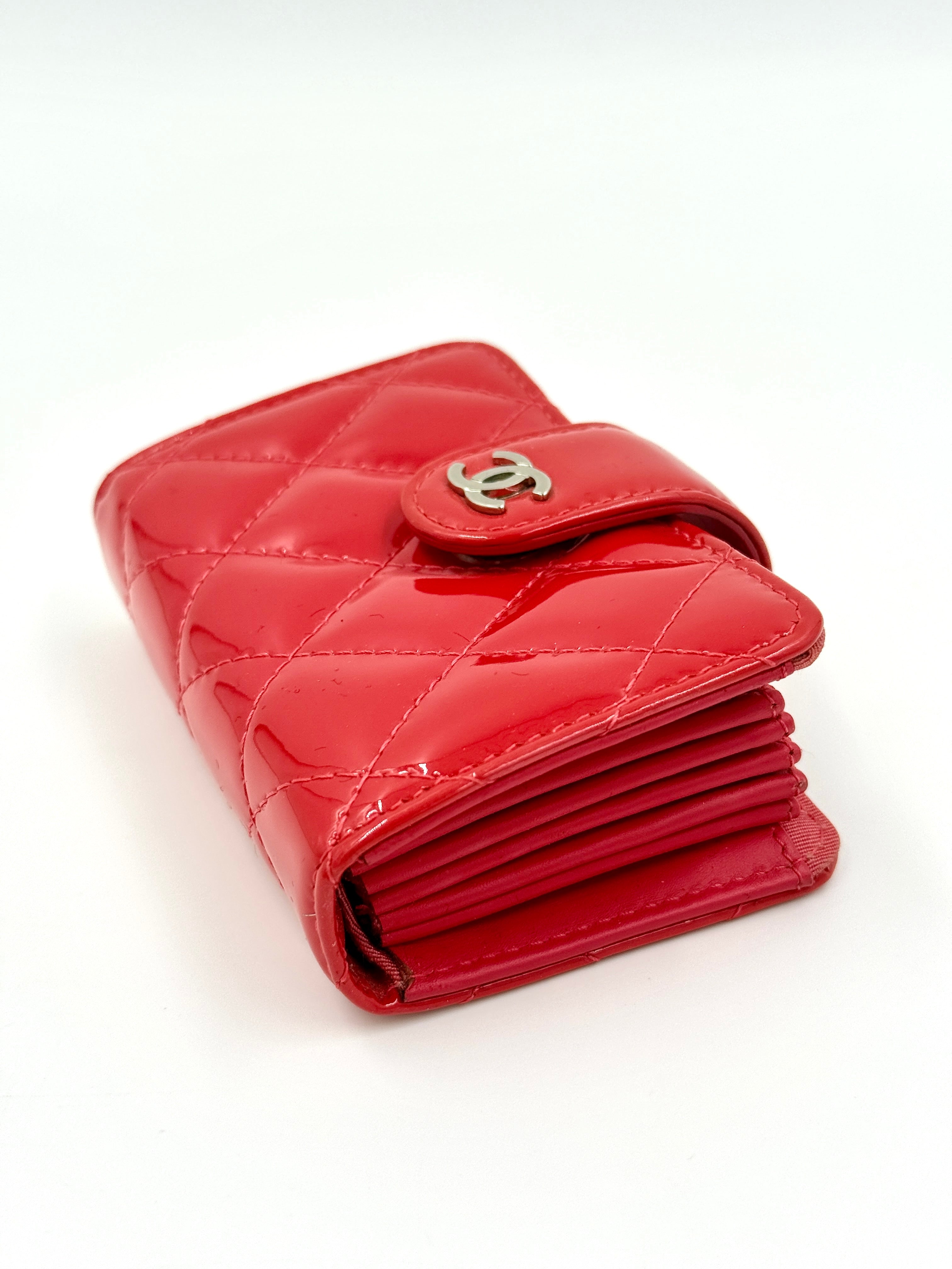Chanel Red Patent Leather Quilted Card Holder Like New Pre Owned Authentic