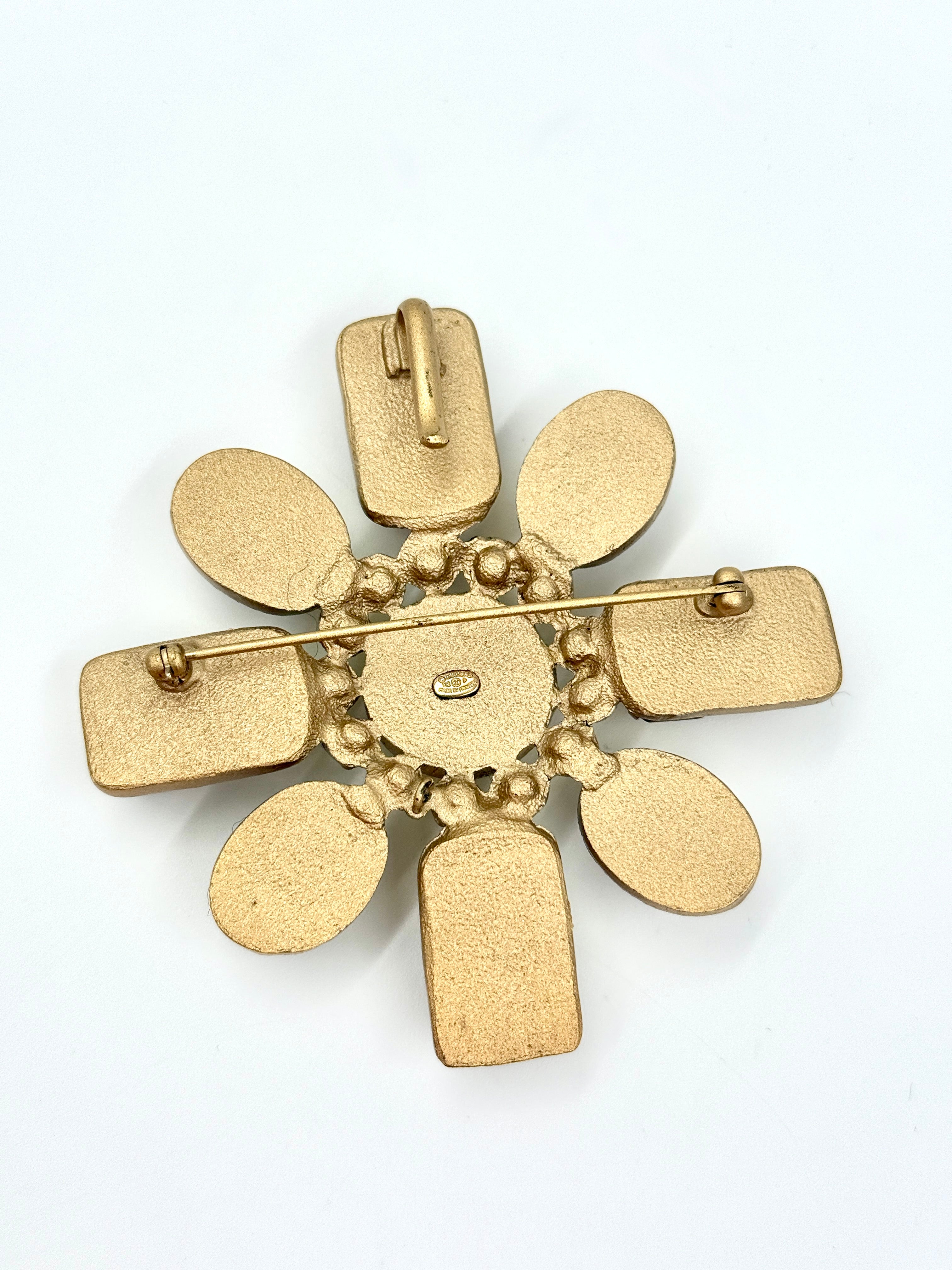 Chanel Glass Cabochon Gold Brown Yellow Bronze Brooch Pre Owned Authentic