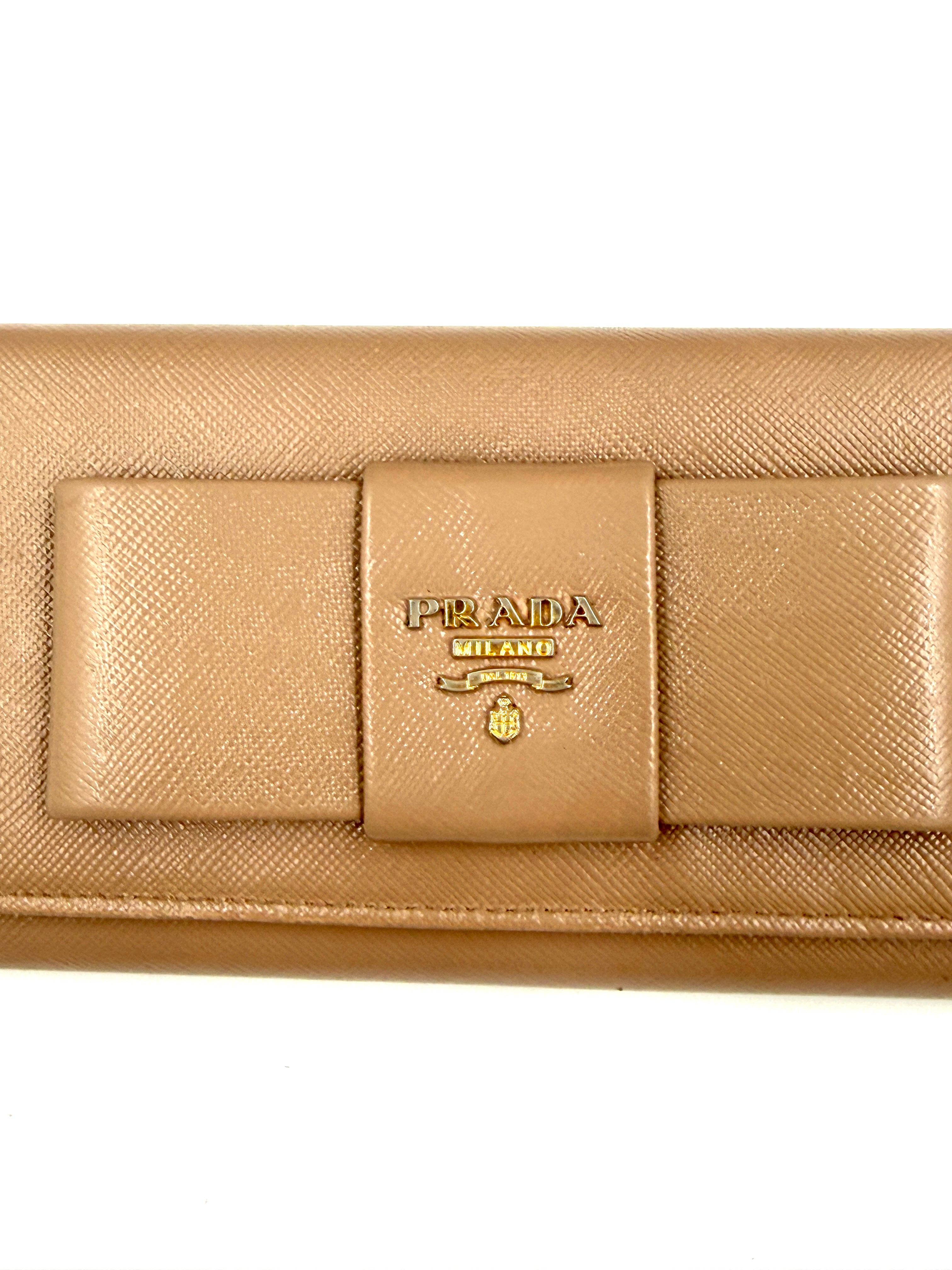 Prada Galleria Saffiano Leather in Beige with Coordinating Wallet Pre Owned Authentic