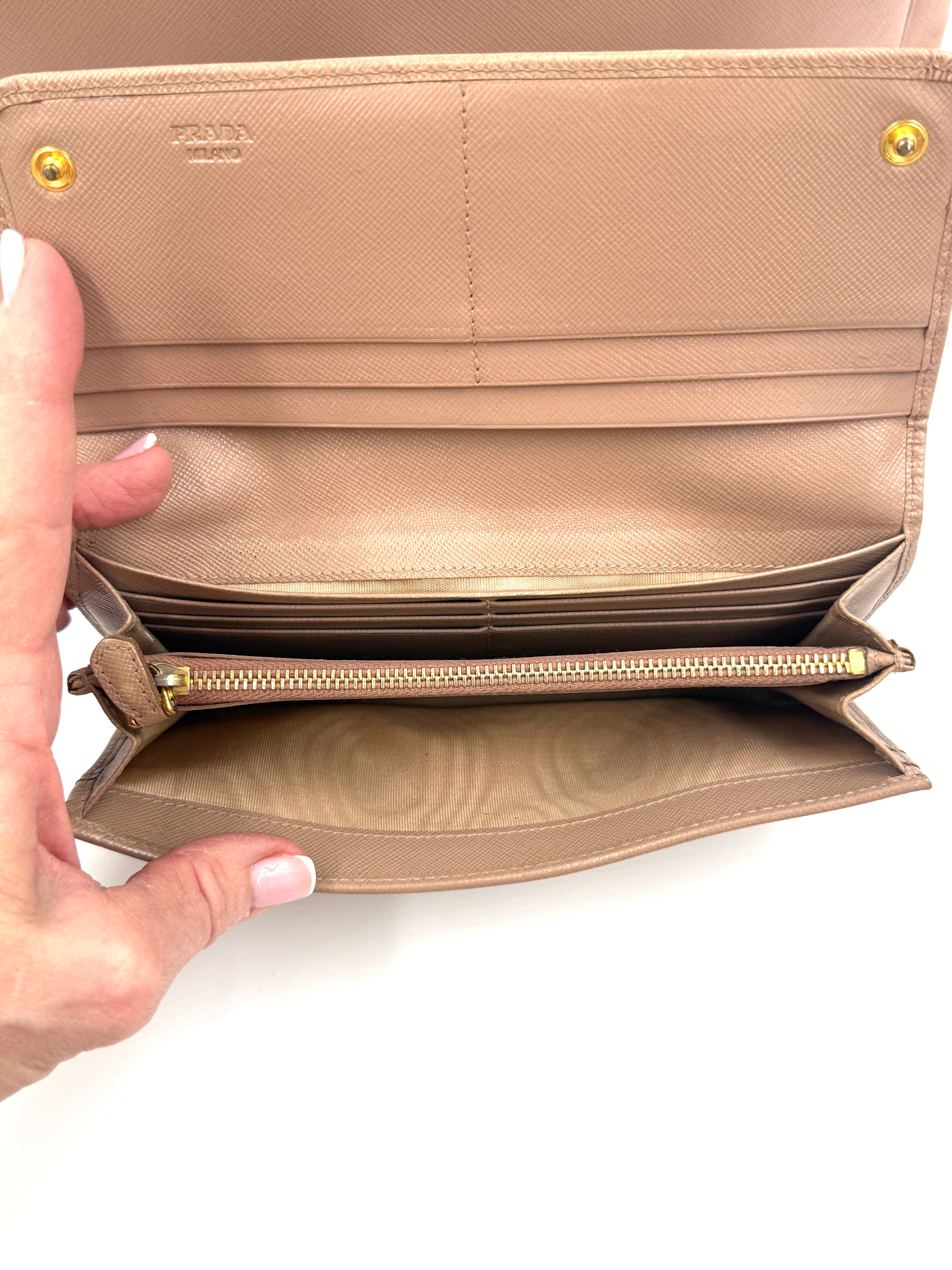 Prada Galleria Saffiano Leather in Beige with Coordinating Wallet Pre Owned Authentic