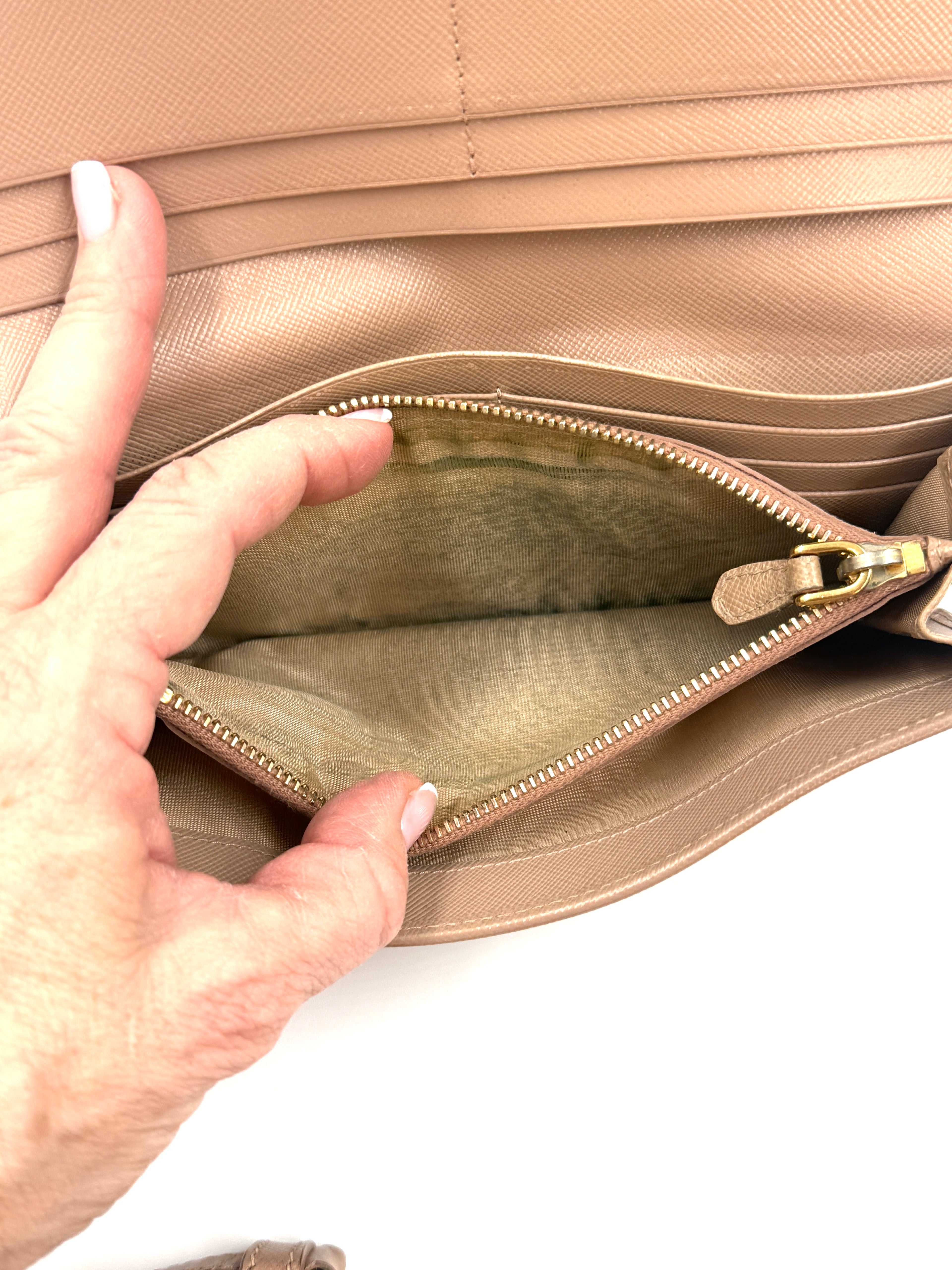 Prada Galleria Saffiano Leather in Beige with Coordinating Wallet Pre Owned Authentic