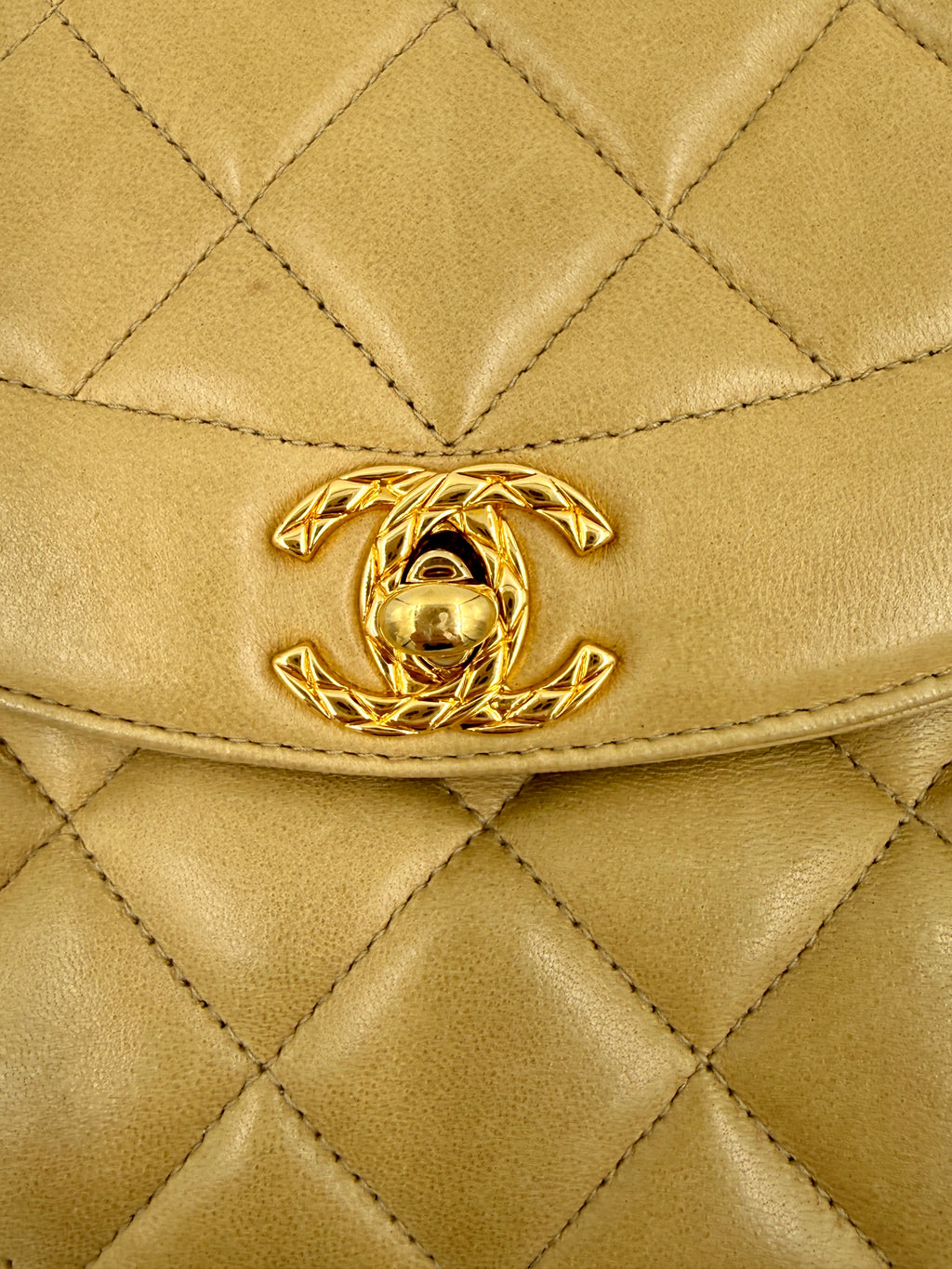 Pre-Owned Chanel Vintage Tassel Camera Bag Beige Gold Hardware - Authenticated