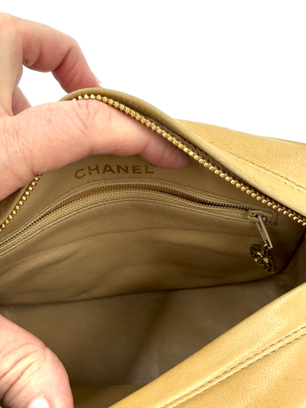 Pre-Owned Chanel Vintage Tassel Camera Bag Beige Gold Hardware - Authenticated