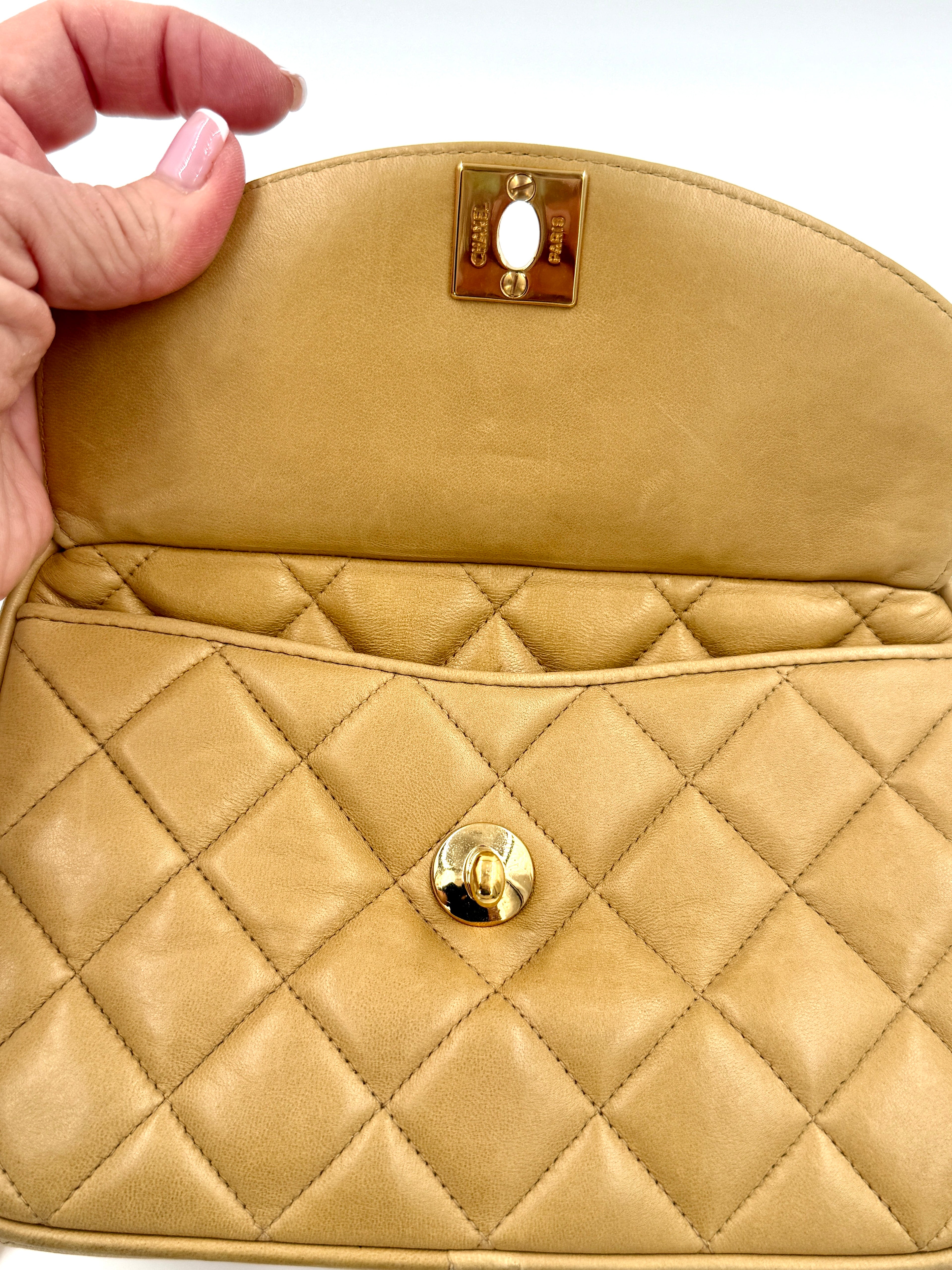 Pre-Owned Chanel Vintage Tassel Camera Bag Beige Gold Hardware - Authenticated