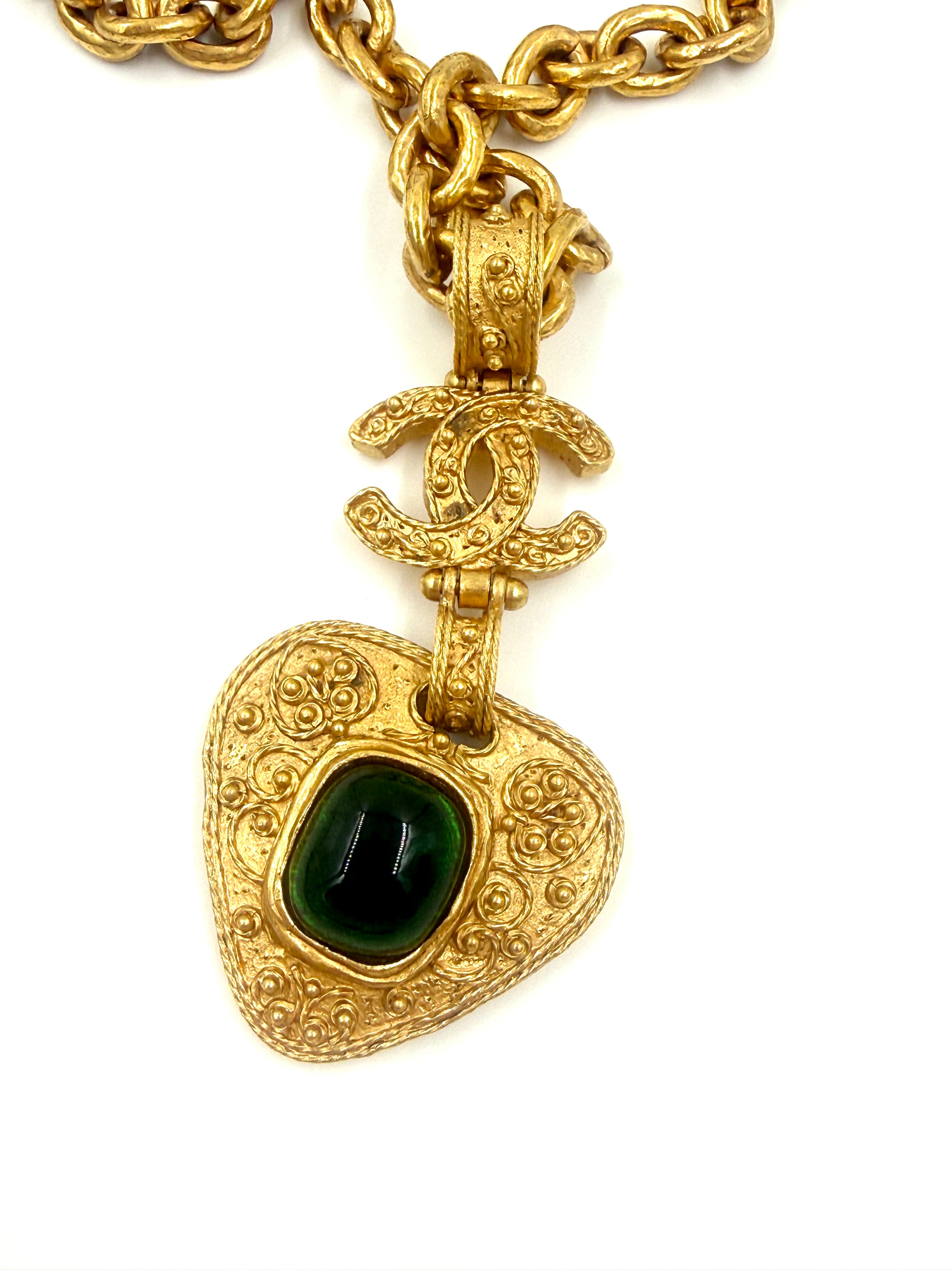 Pre-Owned Chanel Vintage Green Gripoix  Necklace Long Chain - Authenticated