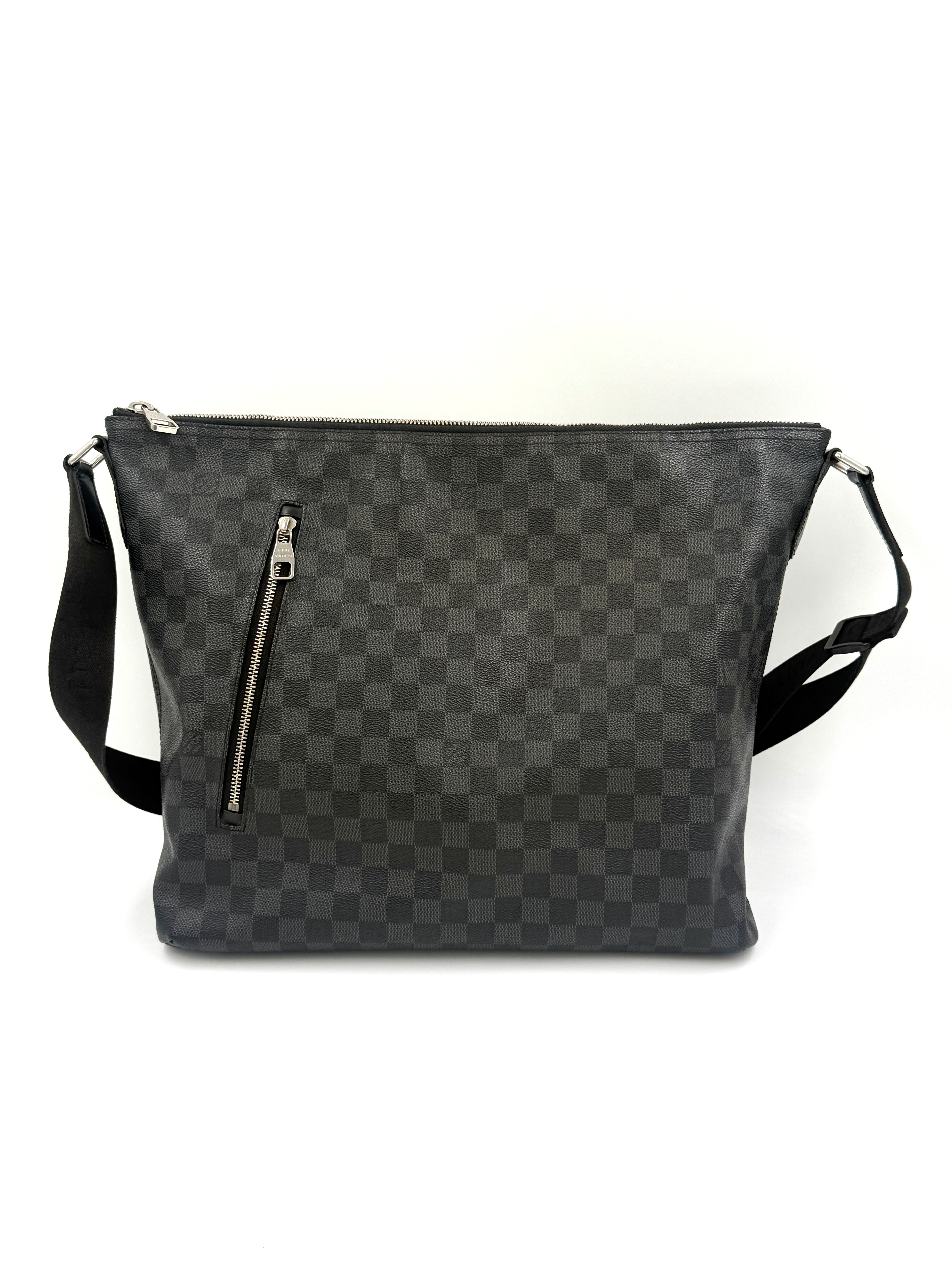 Pre-Owned Authentic Louis Vuitton Damier Graphite Canvas Mick GM Bag - Autheticated