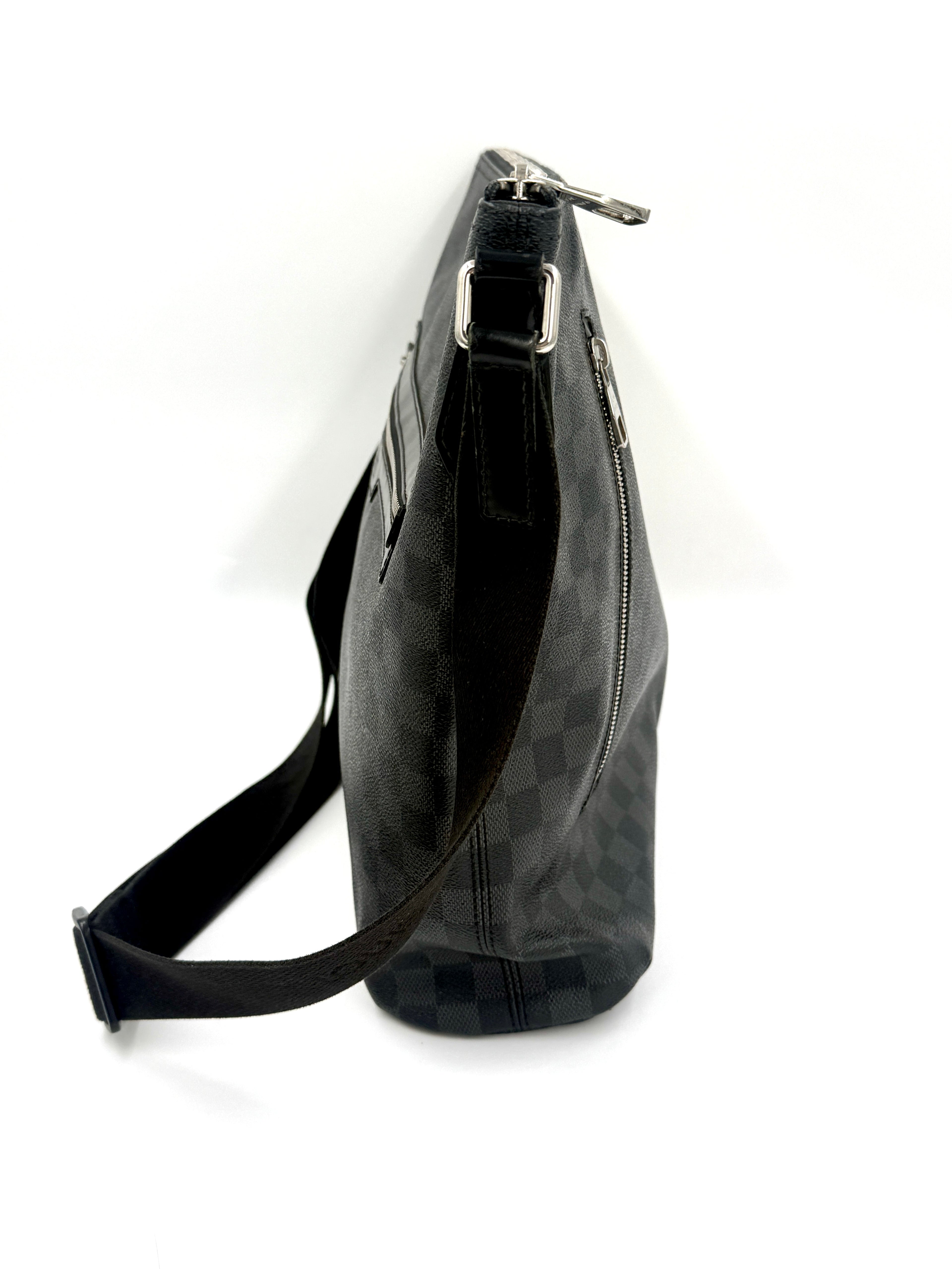 Pre-Owned Authentic Louis Vuitton Damier Graphite Canvas Mick GM Bag - Autheticated