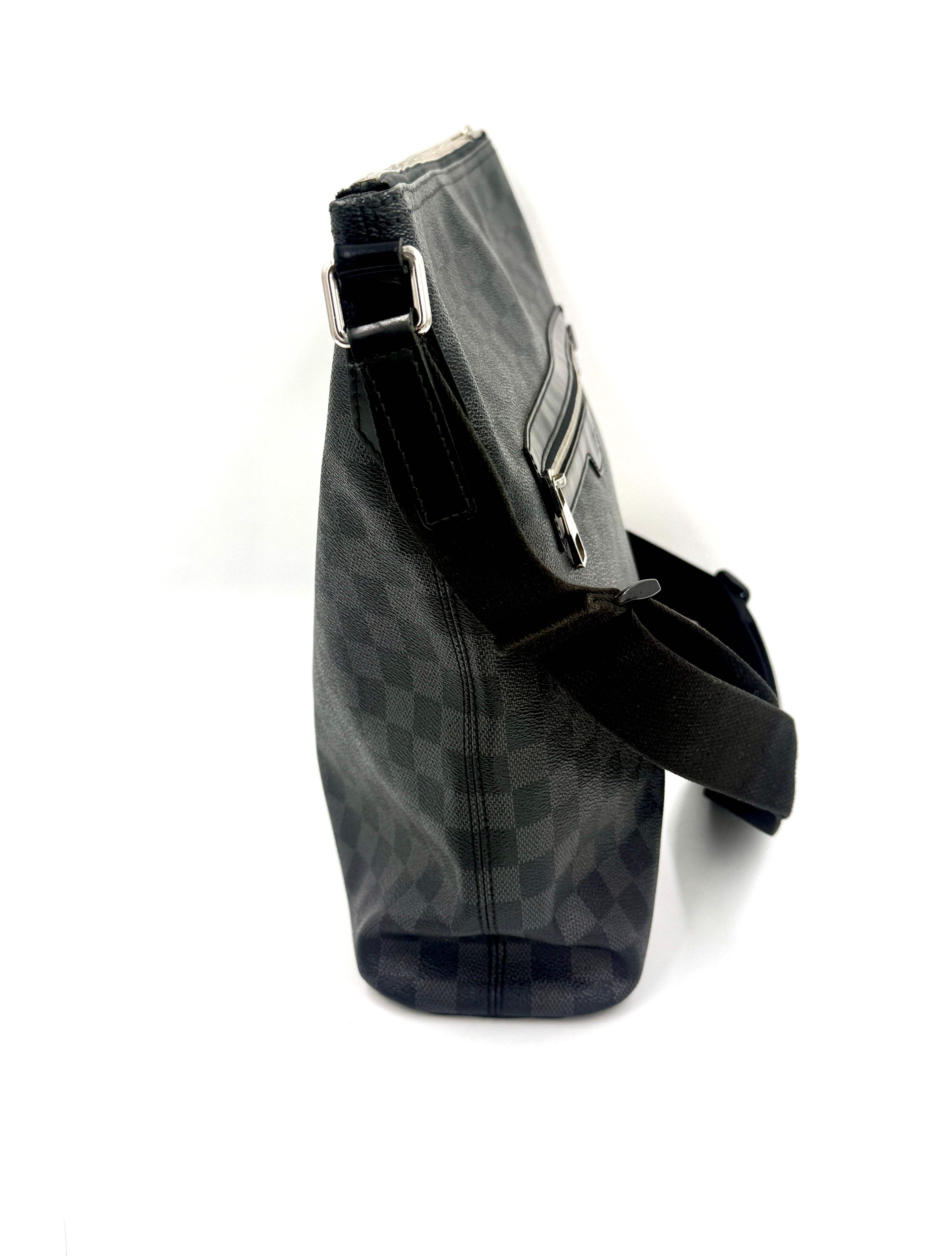 Pre-Owned Authentic Louis Vuitton Damier Graphite Canvas Mick GM Bag - Autheticated