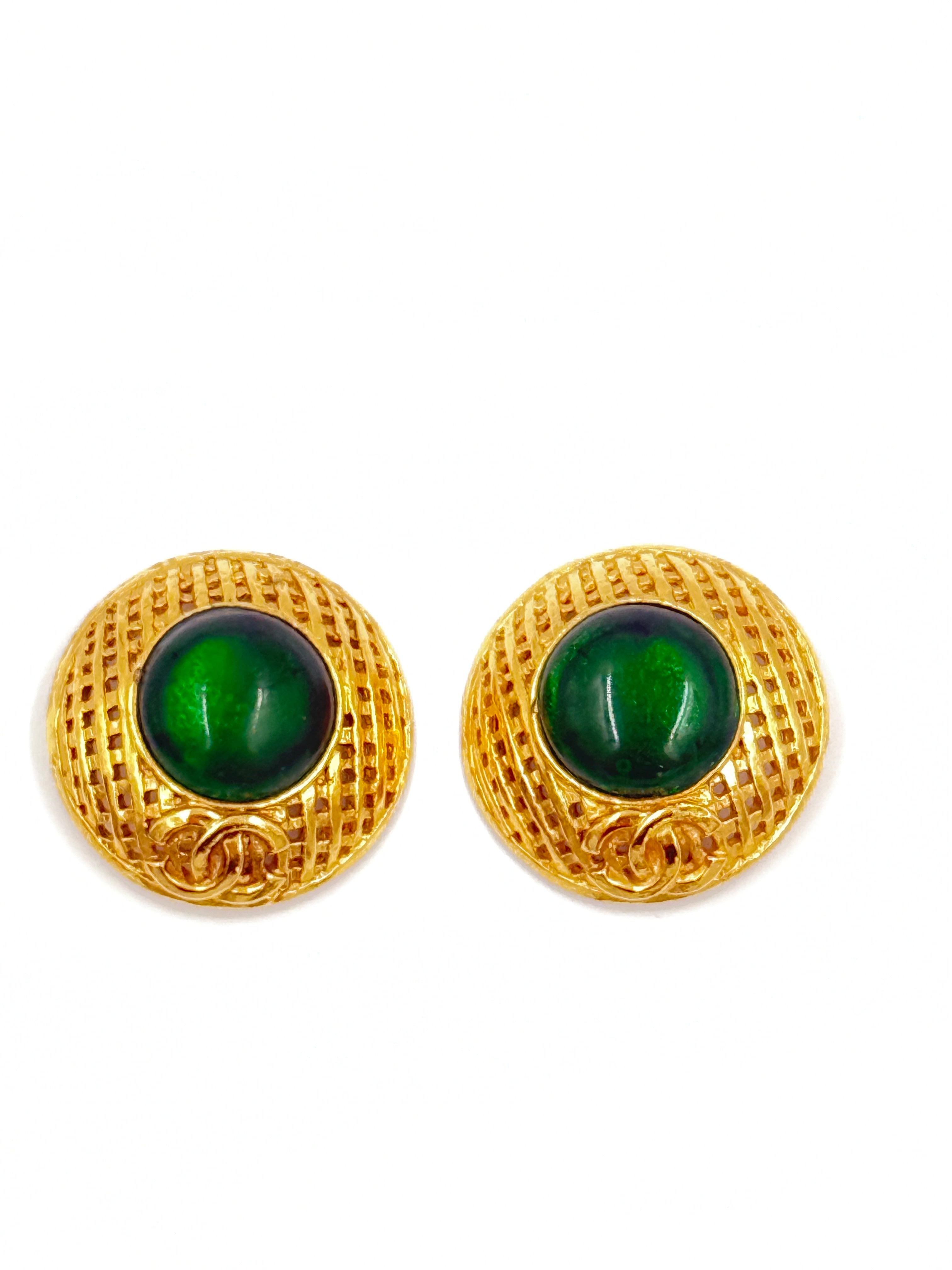 Pre-Owned Chanel Vintage Green Gripoix Glass Clip-On Earrings Gold Tone - Authenticated