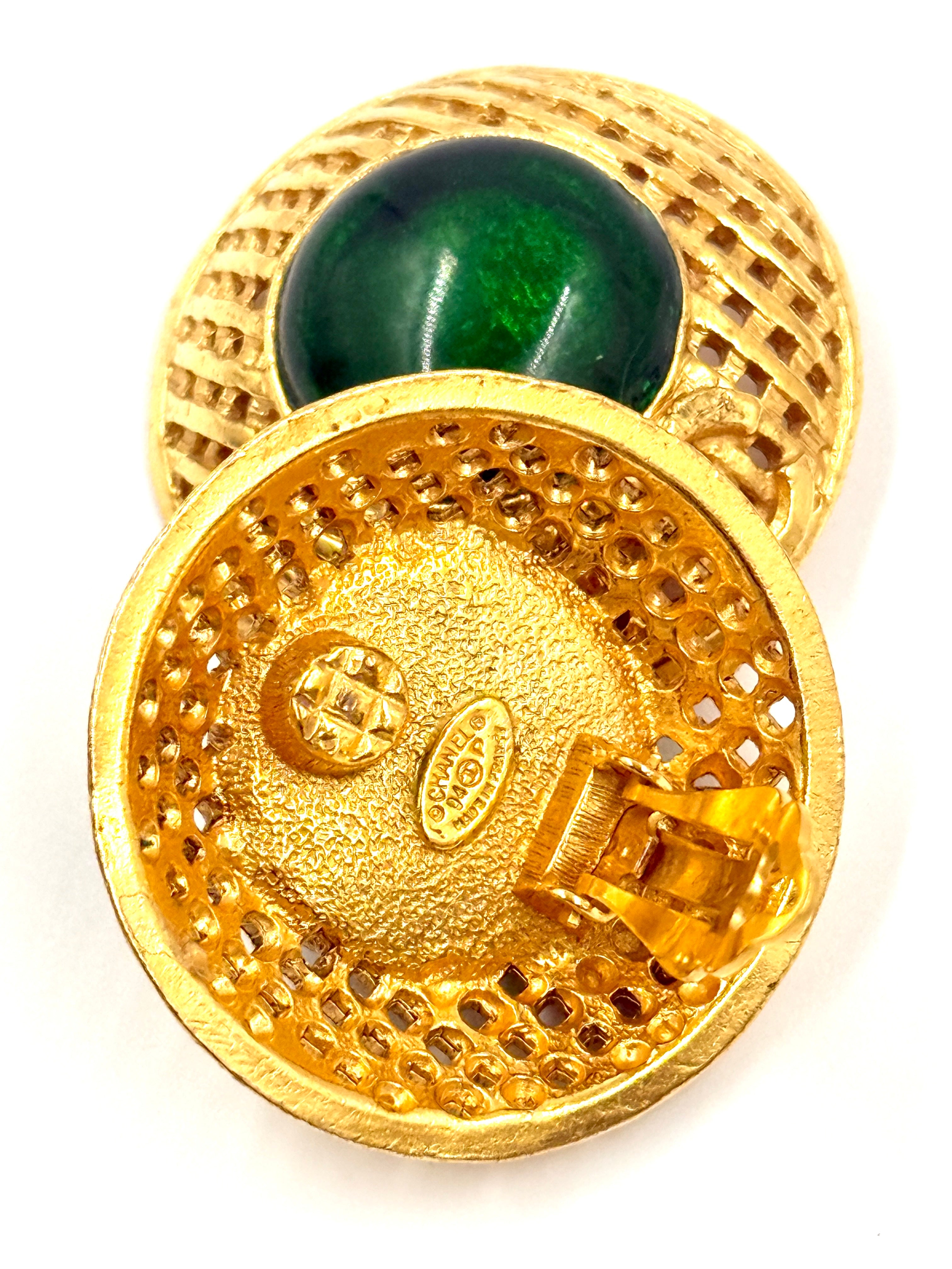 Pre-Owned Chanel Vintage Green Gripoix Glass Clip-On Earrings Gold Tone - Authenticated