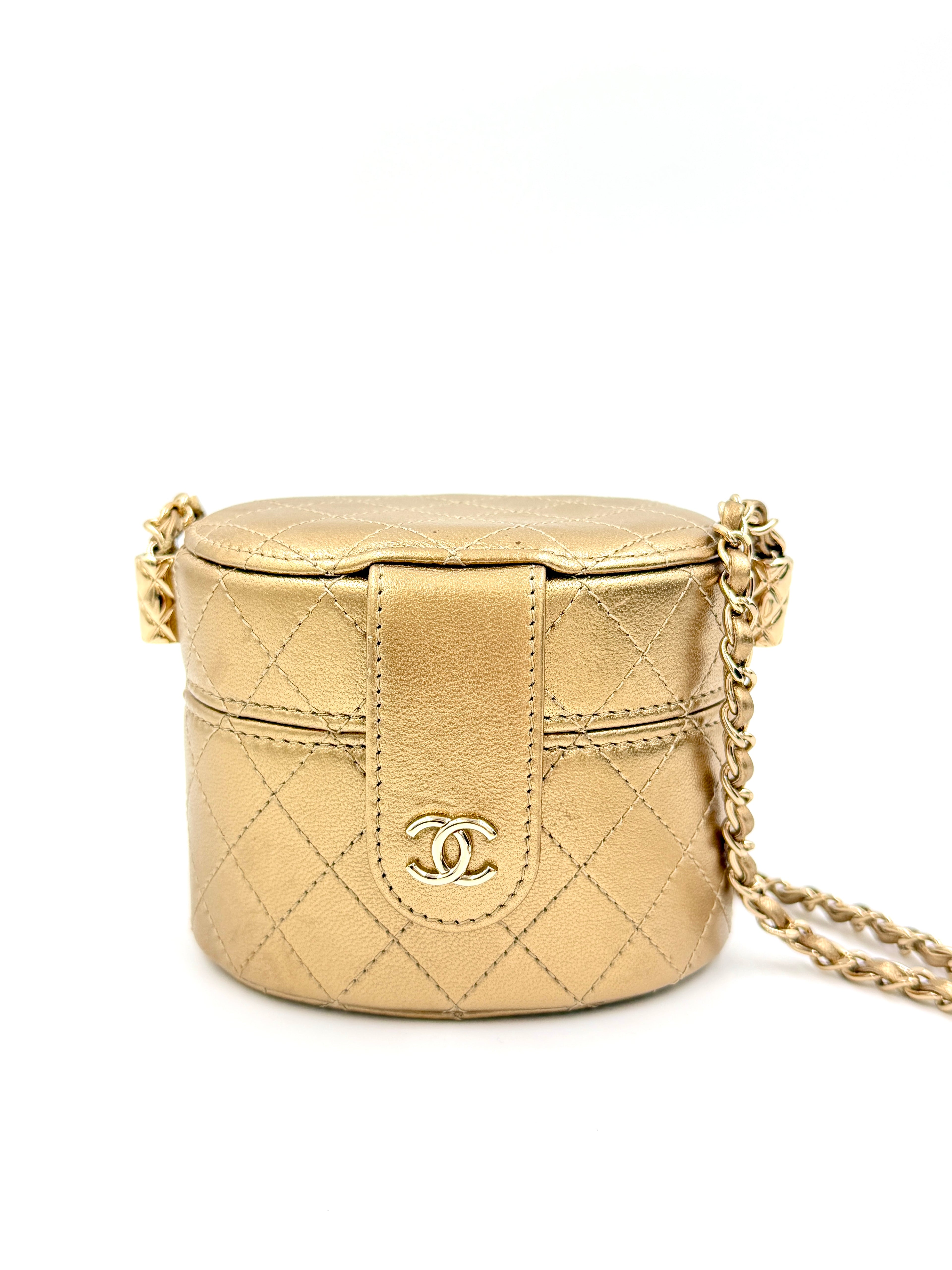 Pre-Owned Chanel Metallic Quilted Lambskin Round Mini Vanity Case - Authenticated