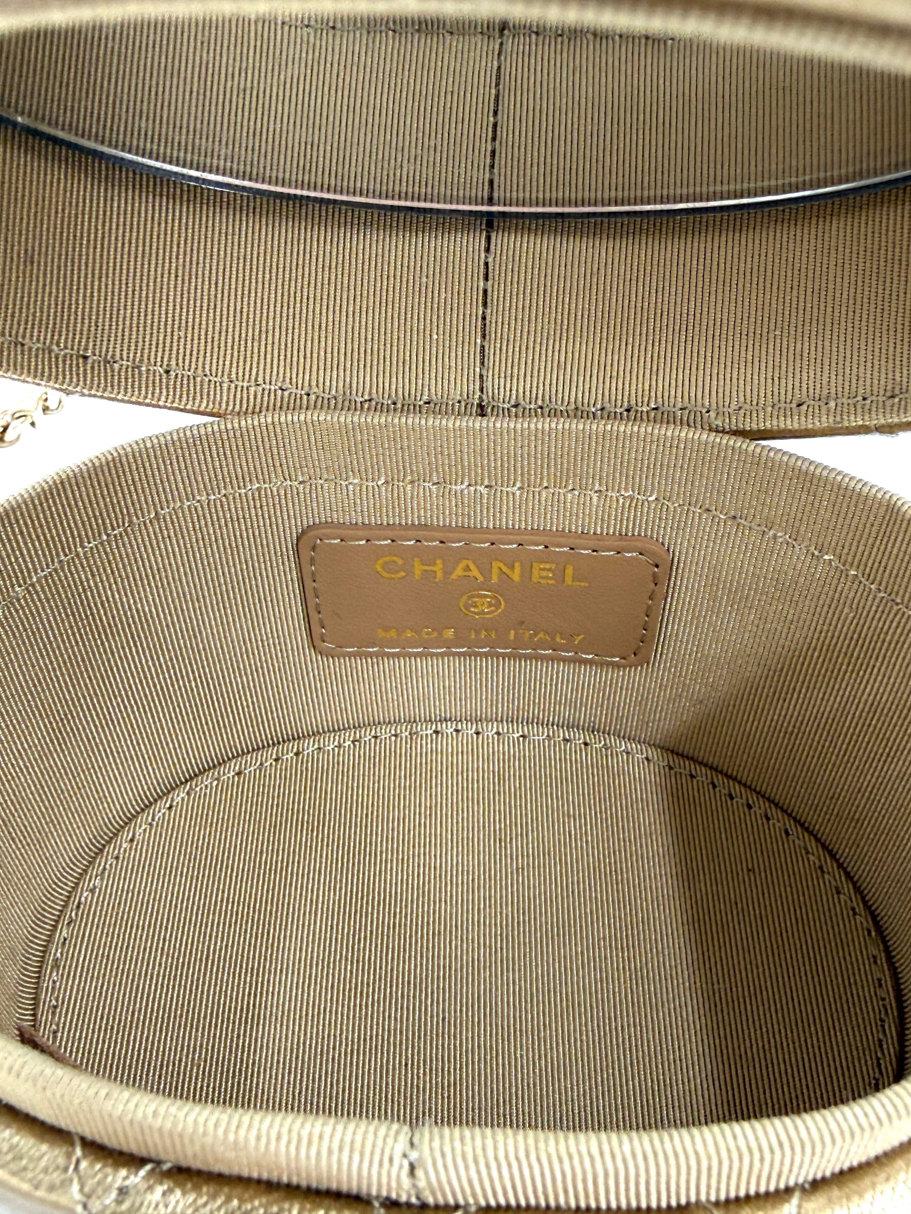 Pre-Owned Chanel Metallic Quilted Lambskin Round Mini Vanity Case - Authenticated