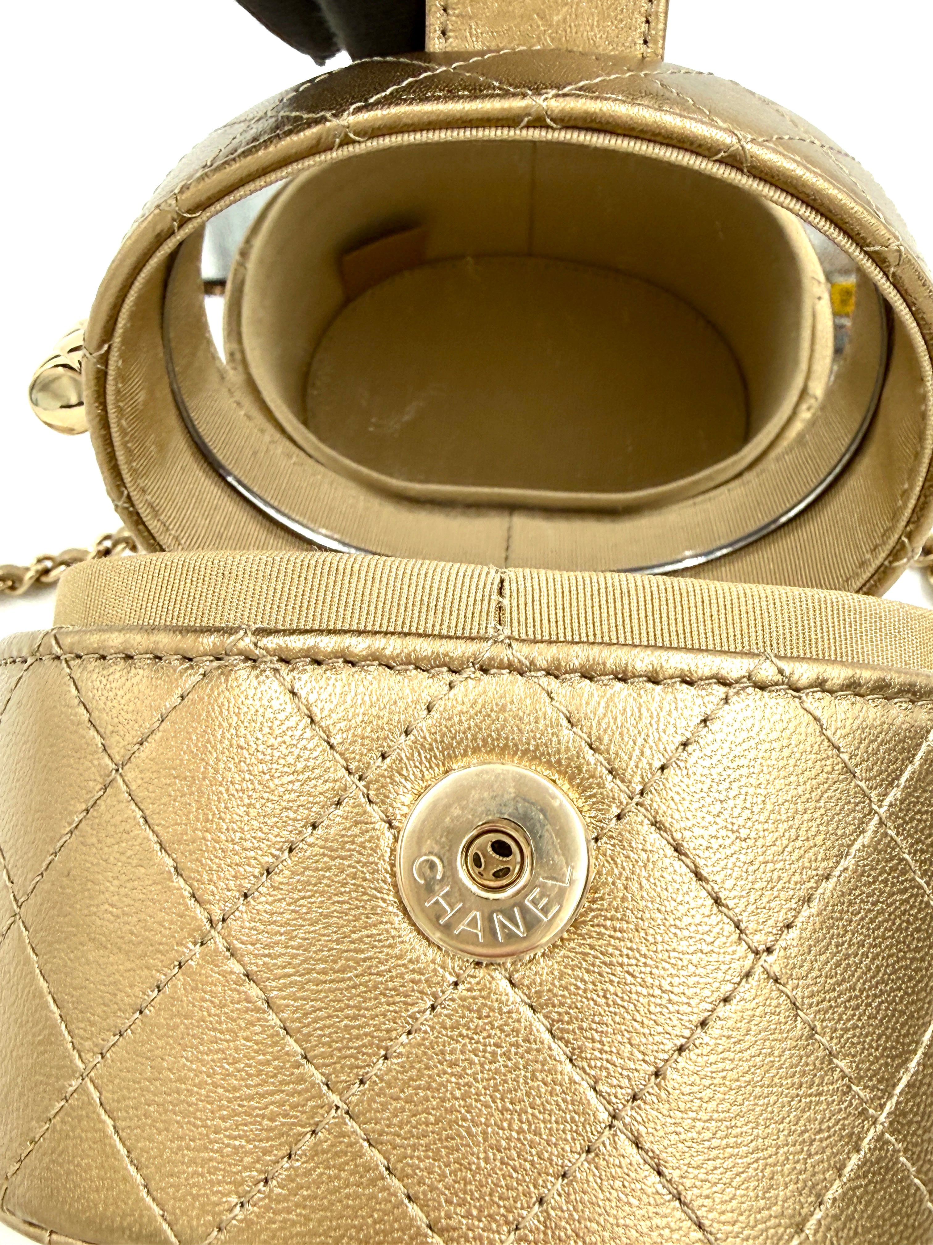 Pre-Owned Chanel Metallic Quilted Lambskin Round Mini Vanity Case - Authenticated
