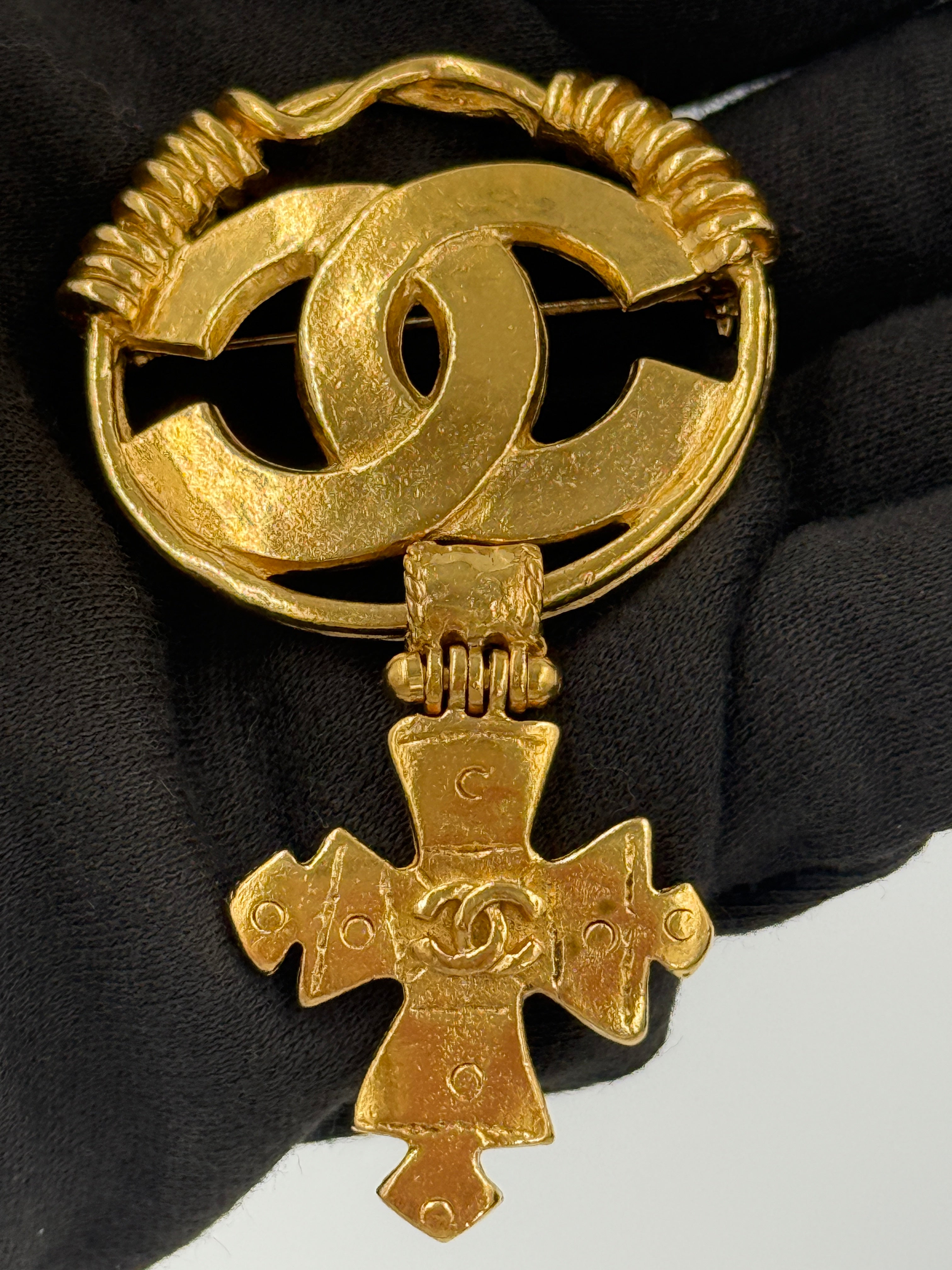 Pre-Owned Chanel Vintage Gold Plated Swing Cross Brooch - Authenticated