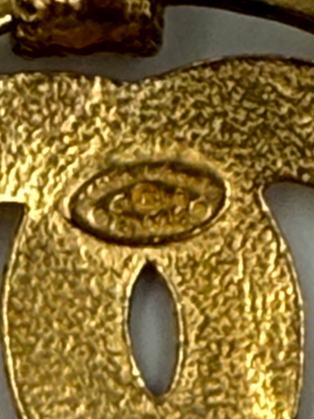 Pre-Owned Chanel Vintage Gold Plated Swing Cross Brooch - Authenticated