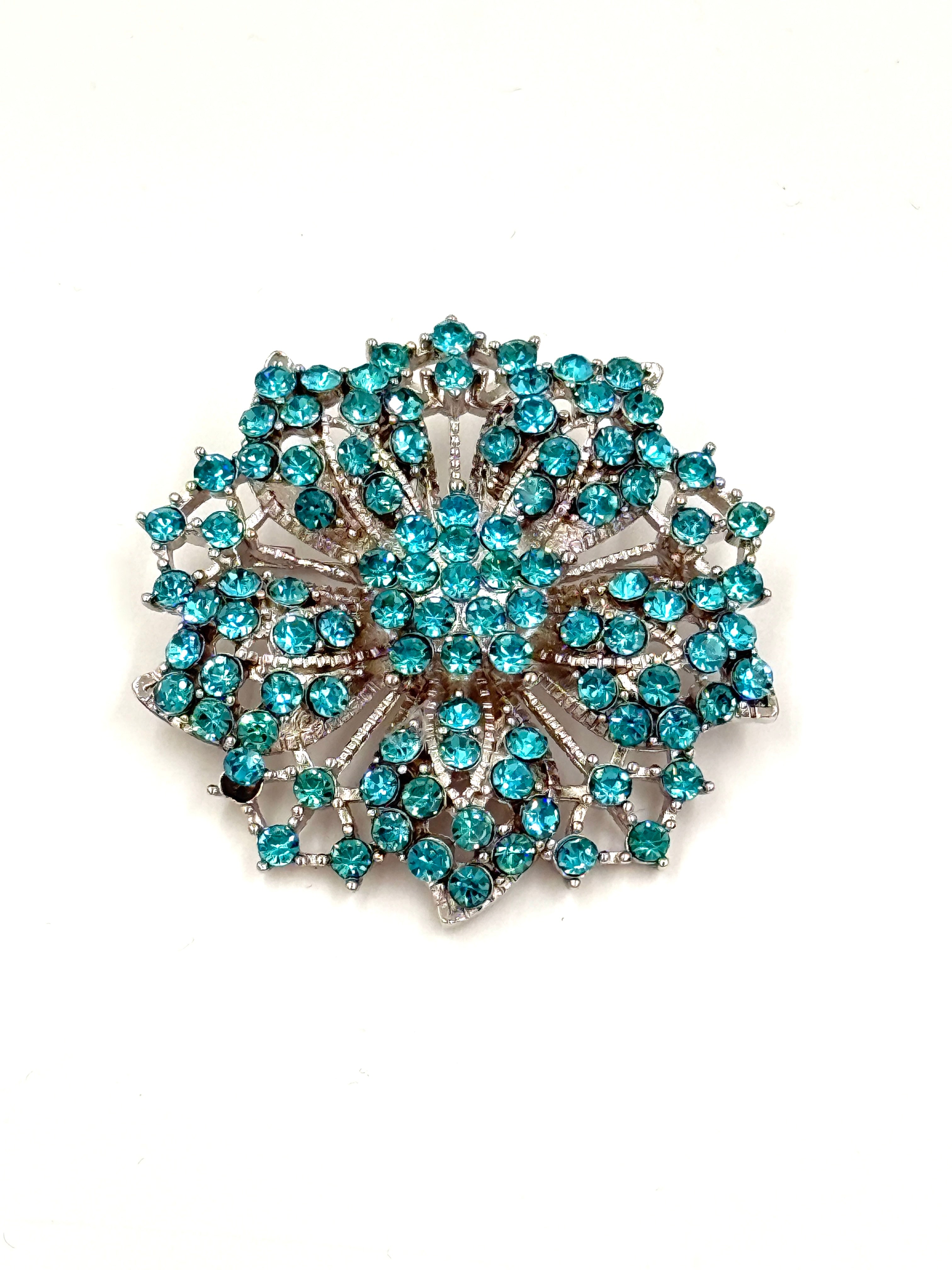 Pre-Owned Unbranded Blue Flower Crystal Brooch Pin