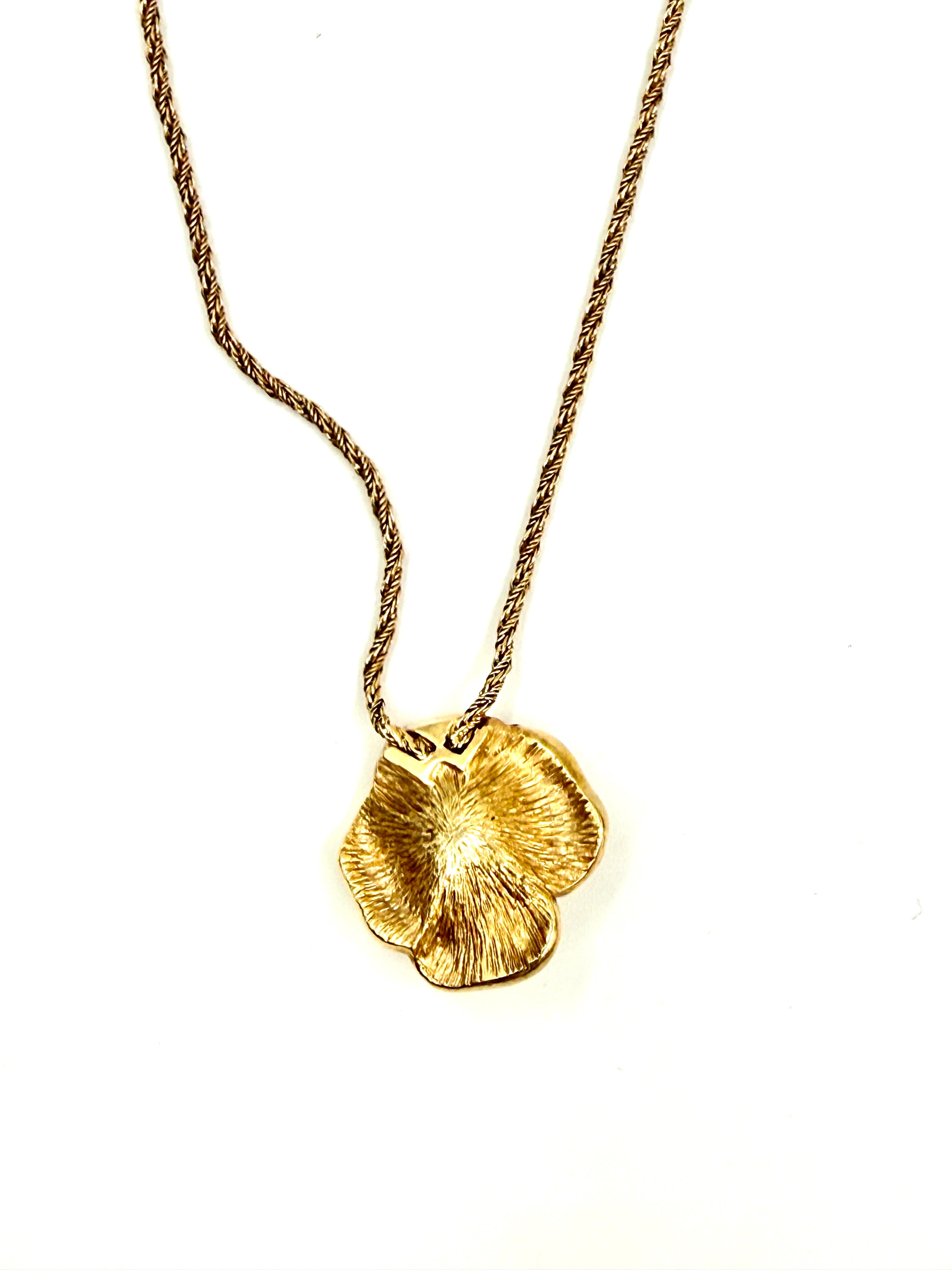 Pre-Owned Christian Dior Vintage 1980s Flower Pendant Gold Necklace - Authenticated