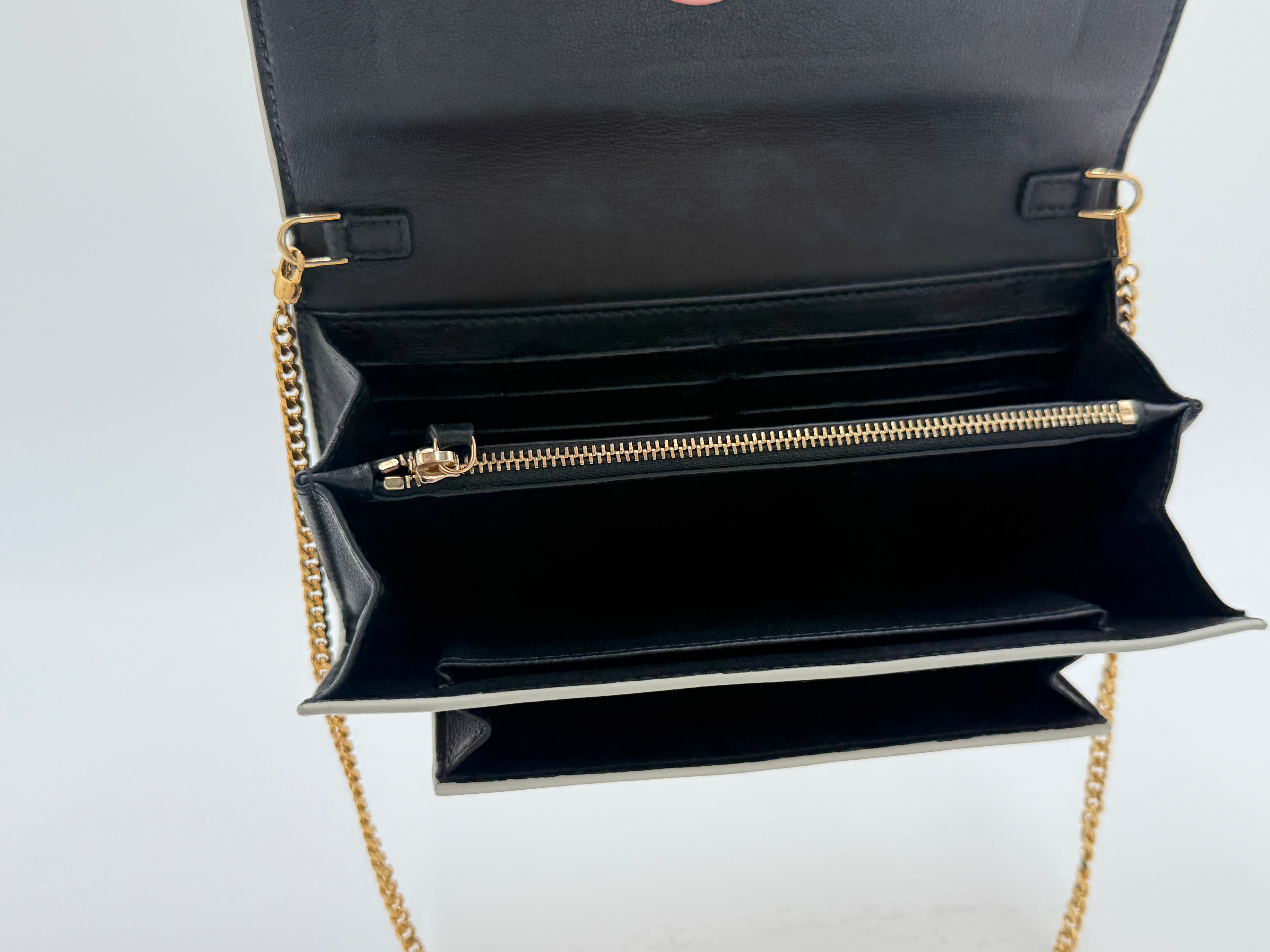 Alexander McQueen Skull Clasp Wallet on Chain Ivory - Pre Owned Authentic