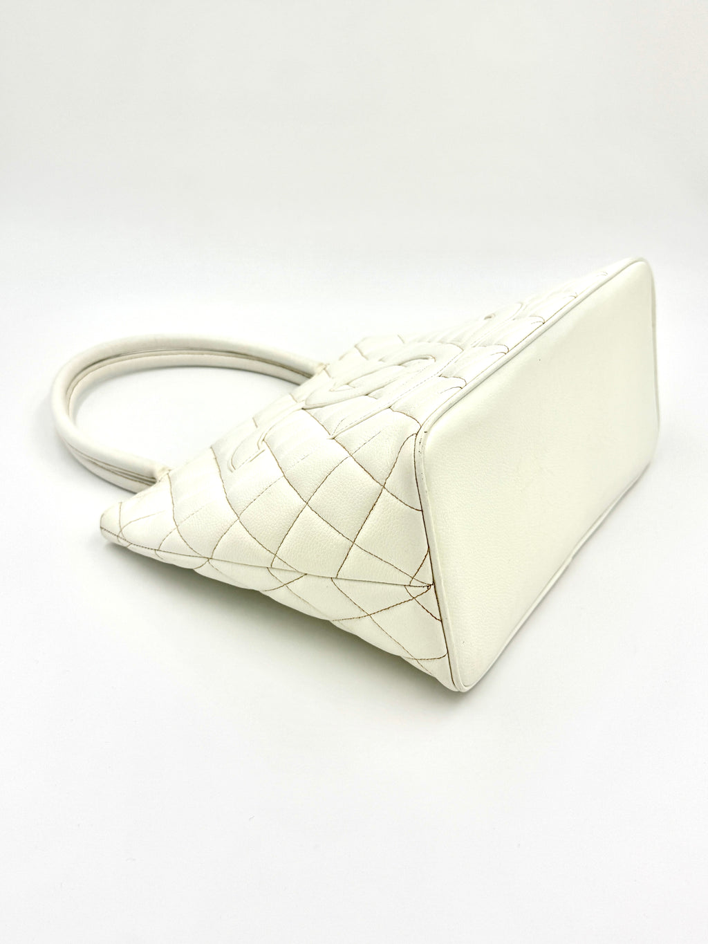 Pre-Owned Chanel Vintage White Caviar Leather Medallion Tote with Gold Hardware - Authenticated