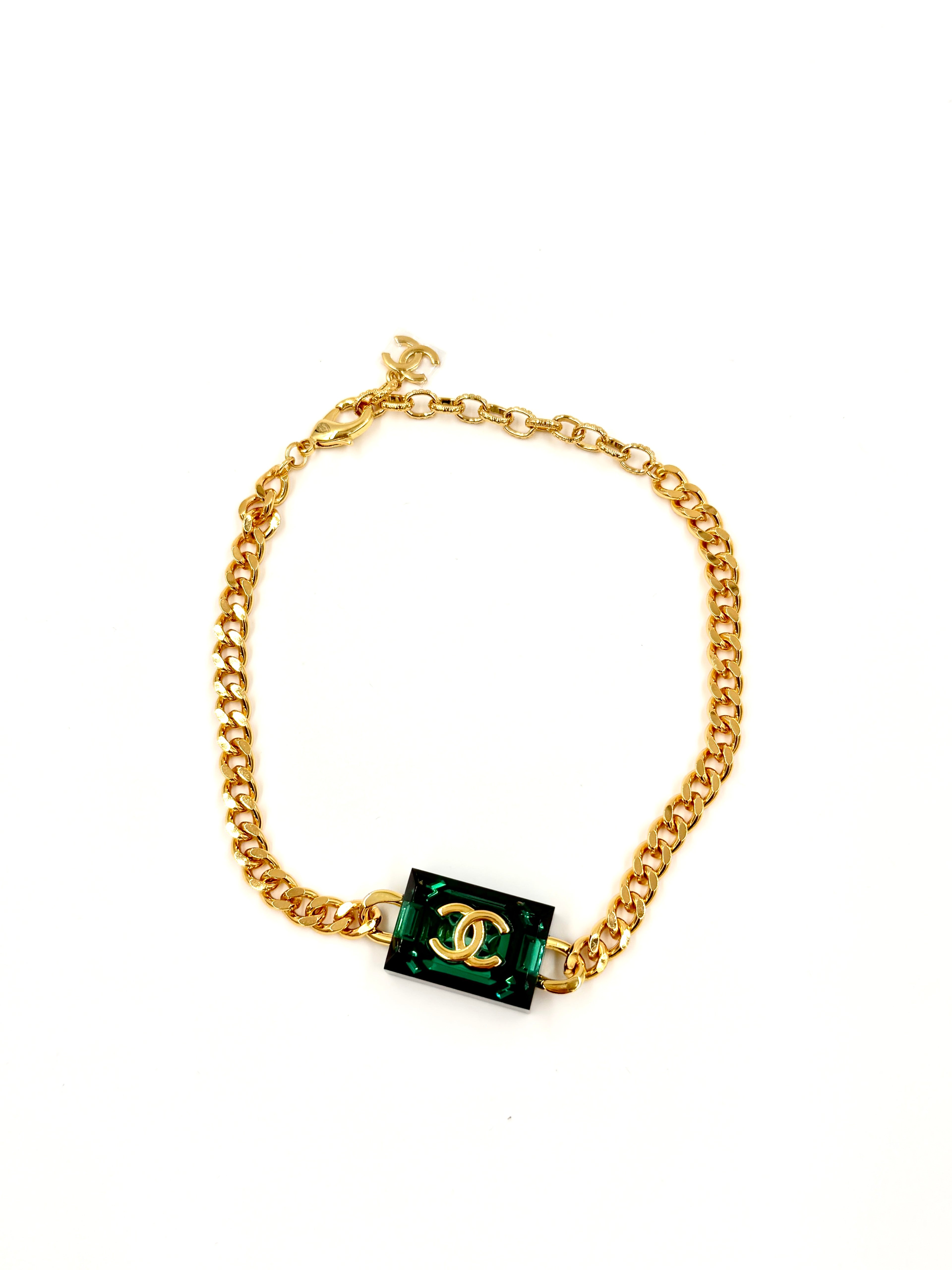 Chanel 2023 Emerald Green CC Square Gold Tone Choker Necklace - Pre Owned Authentic