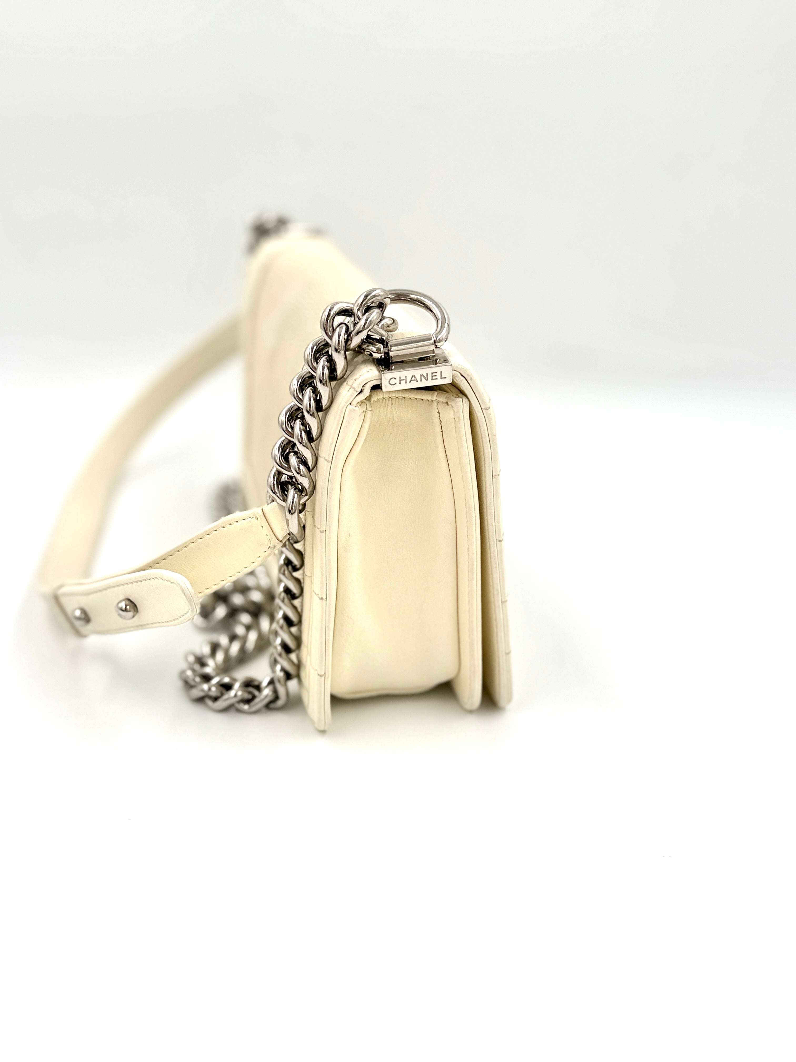 Chanel Ivory Stingray Galuchat Medium Boy Bag Series 16 2012 - Karl Lagerfeld - Pre Owned Authentic