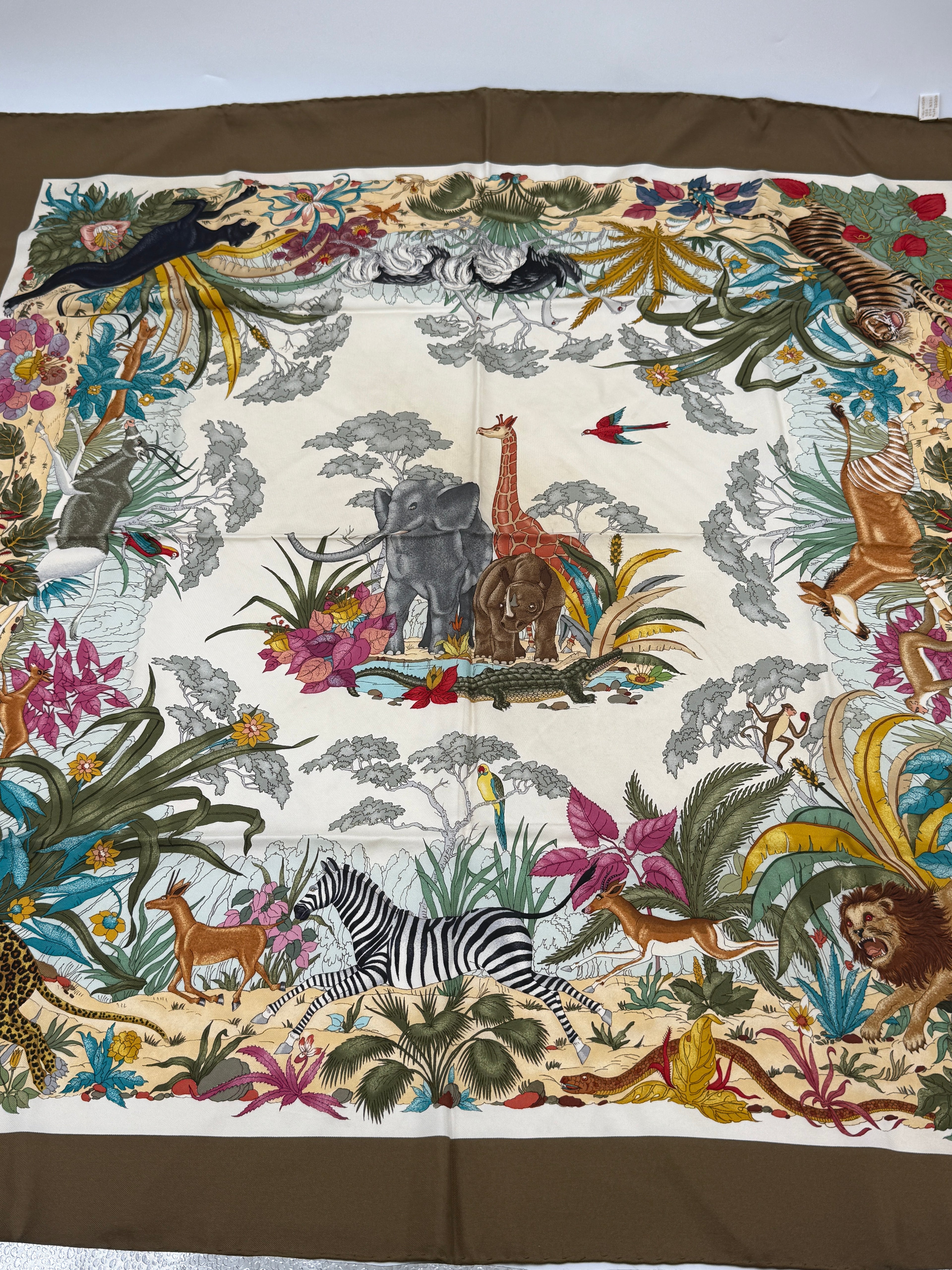 Gucci Jungle Silk Twill Scarf Designed by Vittorio Accornero 1970s - Pre Owned Authentic