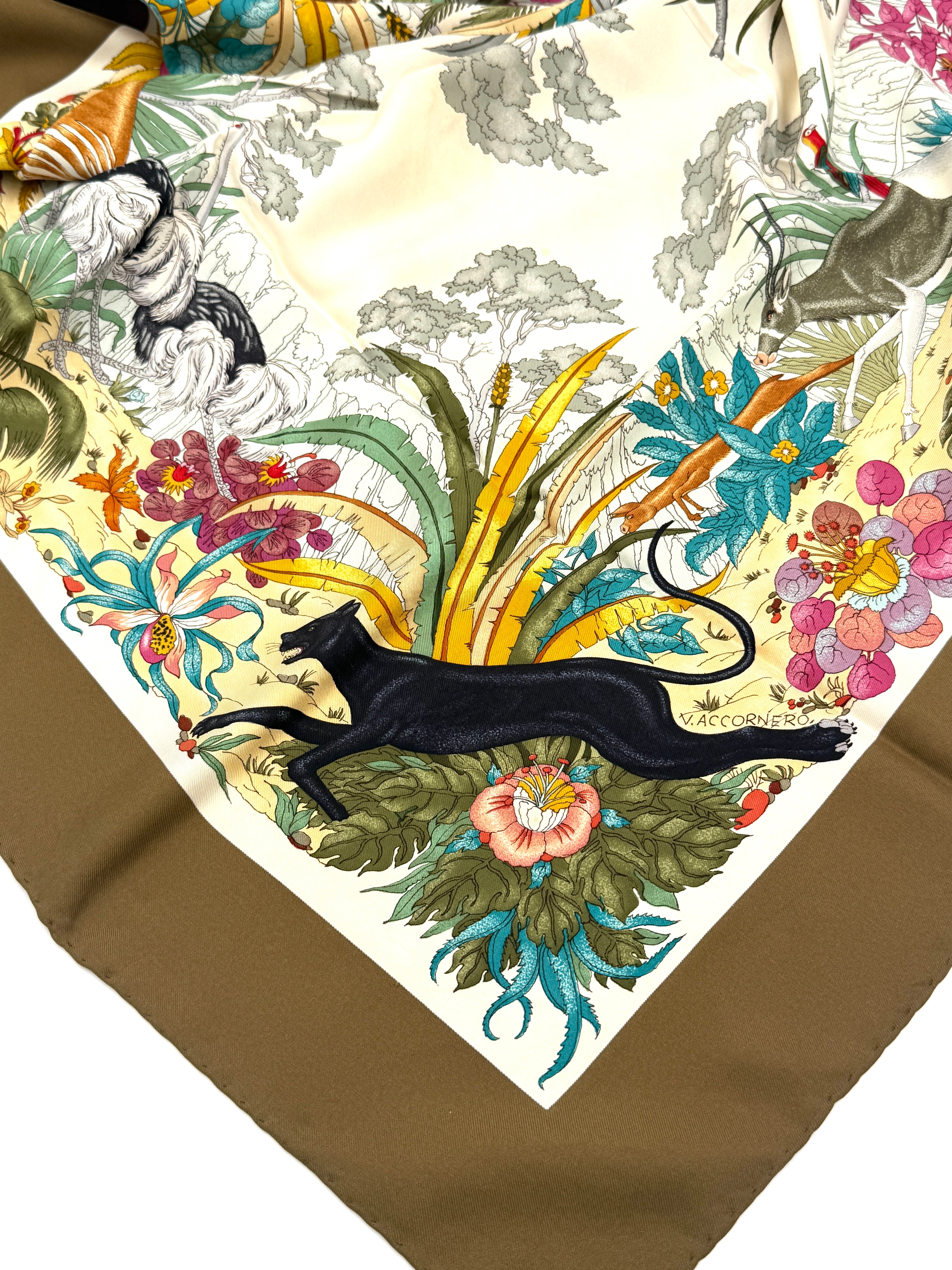 Gucci Jungle Silk Twill Scarf Designed by Vittorio Accornero 1970s - Pre Owned Authentic