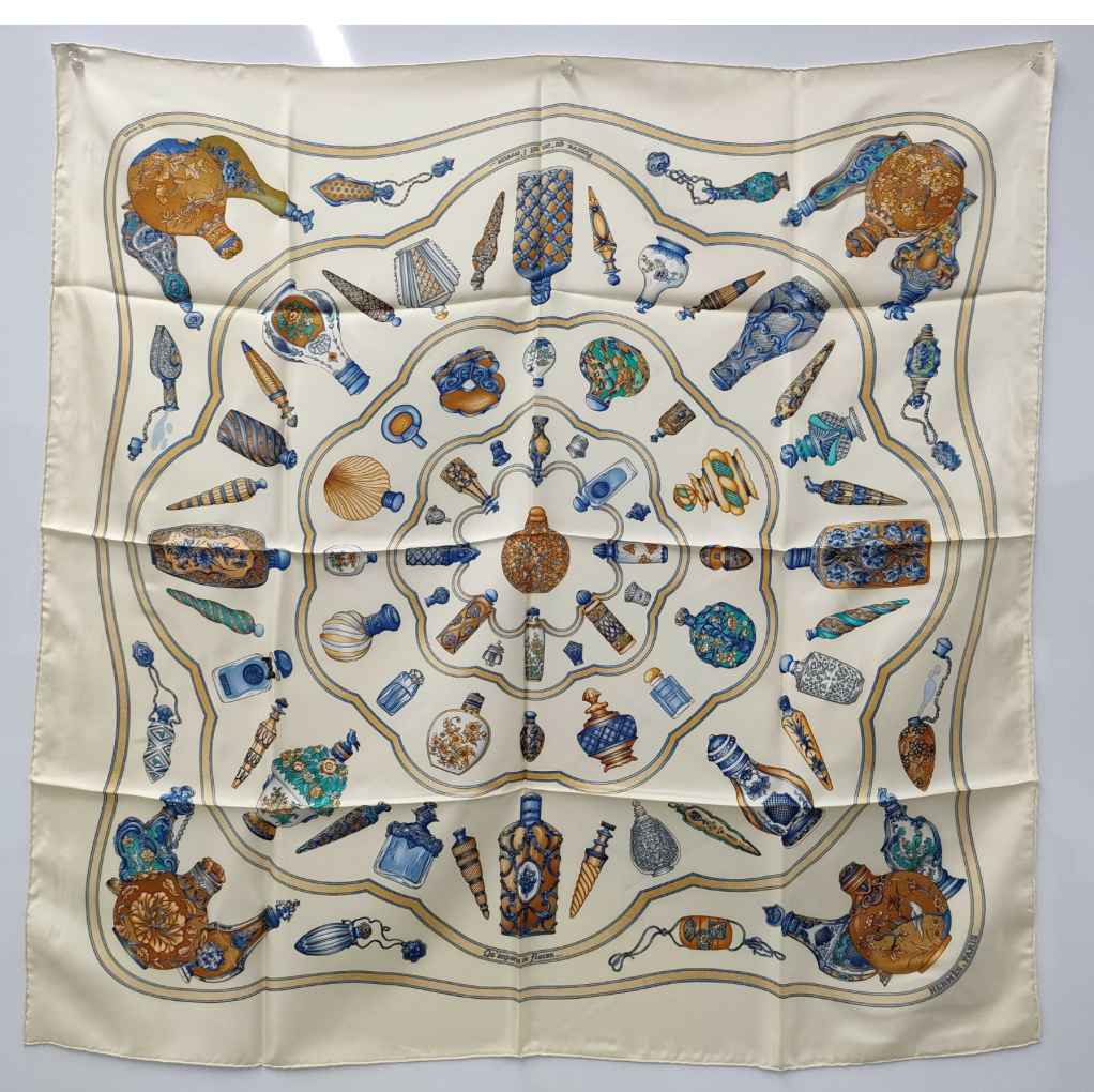 Hermès Qu'Importe Le Flacon Carré 90 Silk Scarf - Pre Owned Authentic