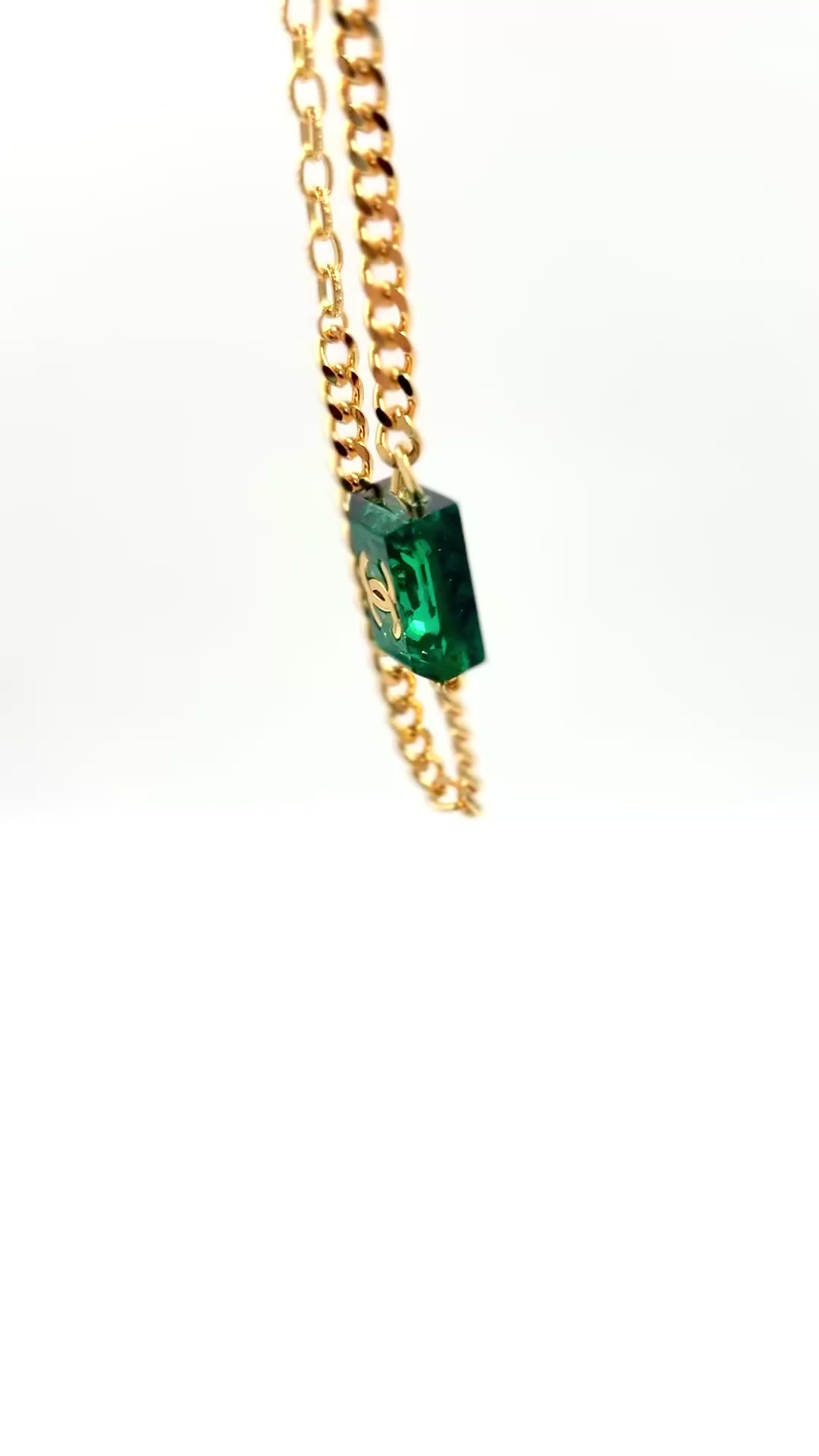 Chanel 2023 Emerald Green CC Square Gold Tone Choker Necklace - Pre Owned Authentic
